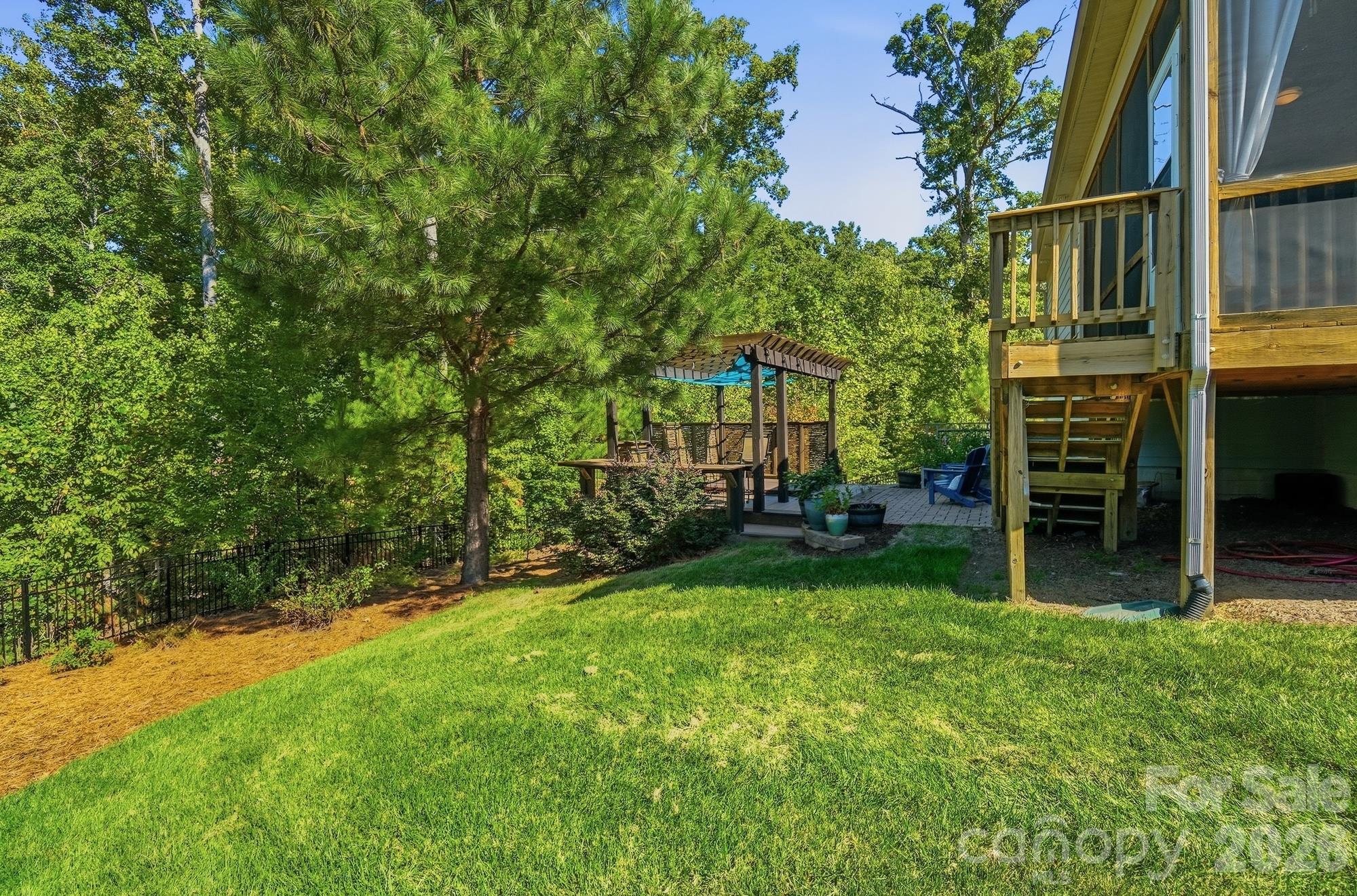 2004 Folkstone Lane Property Photo 33