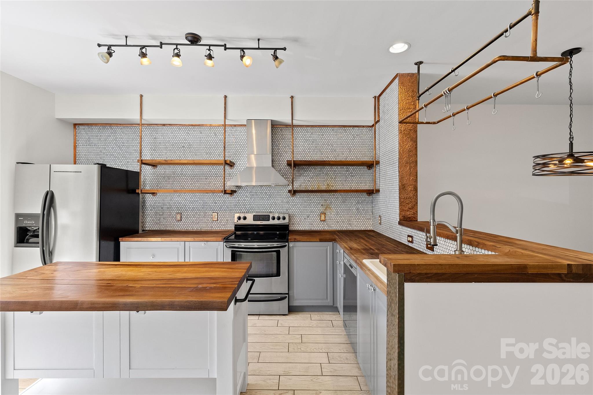 3564 N Davidson Street Property Photo 4
