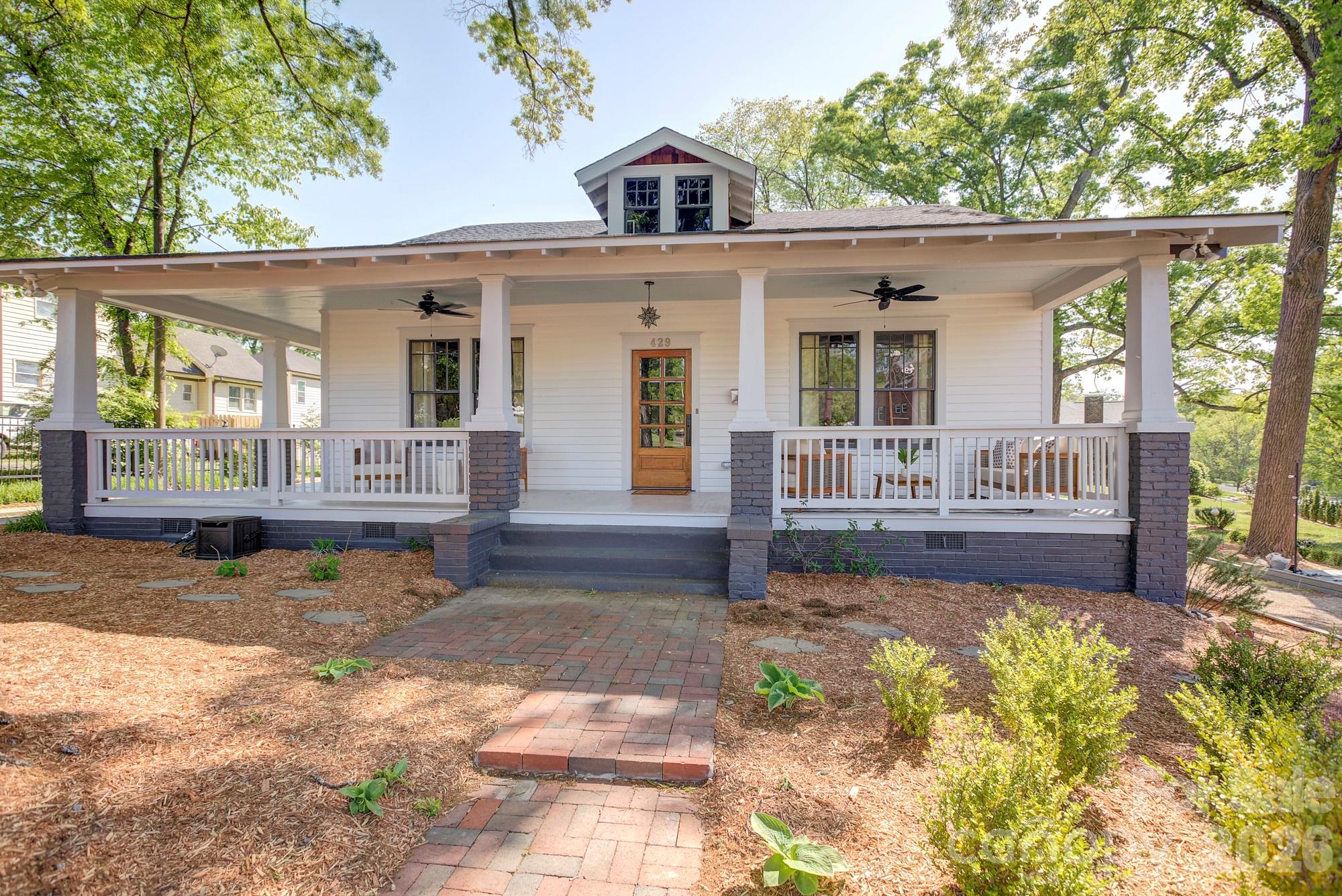 429 West Park Avenue Property Photo 1