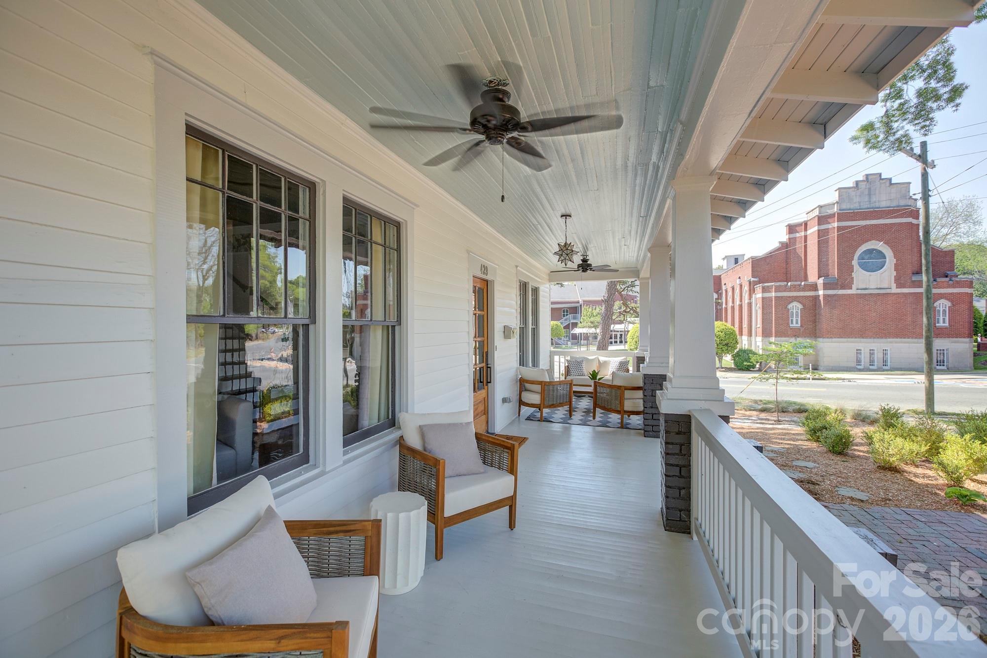 429 West Park Avenue Property Photo 2