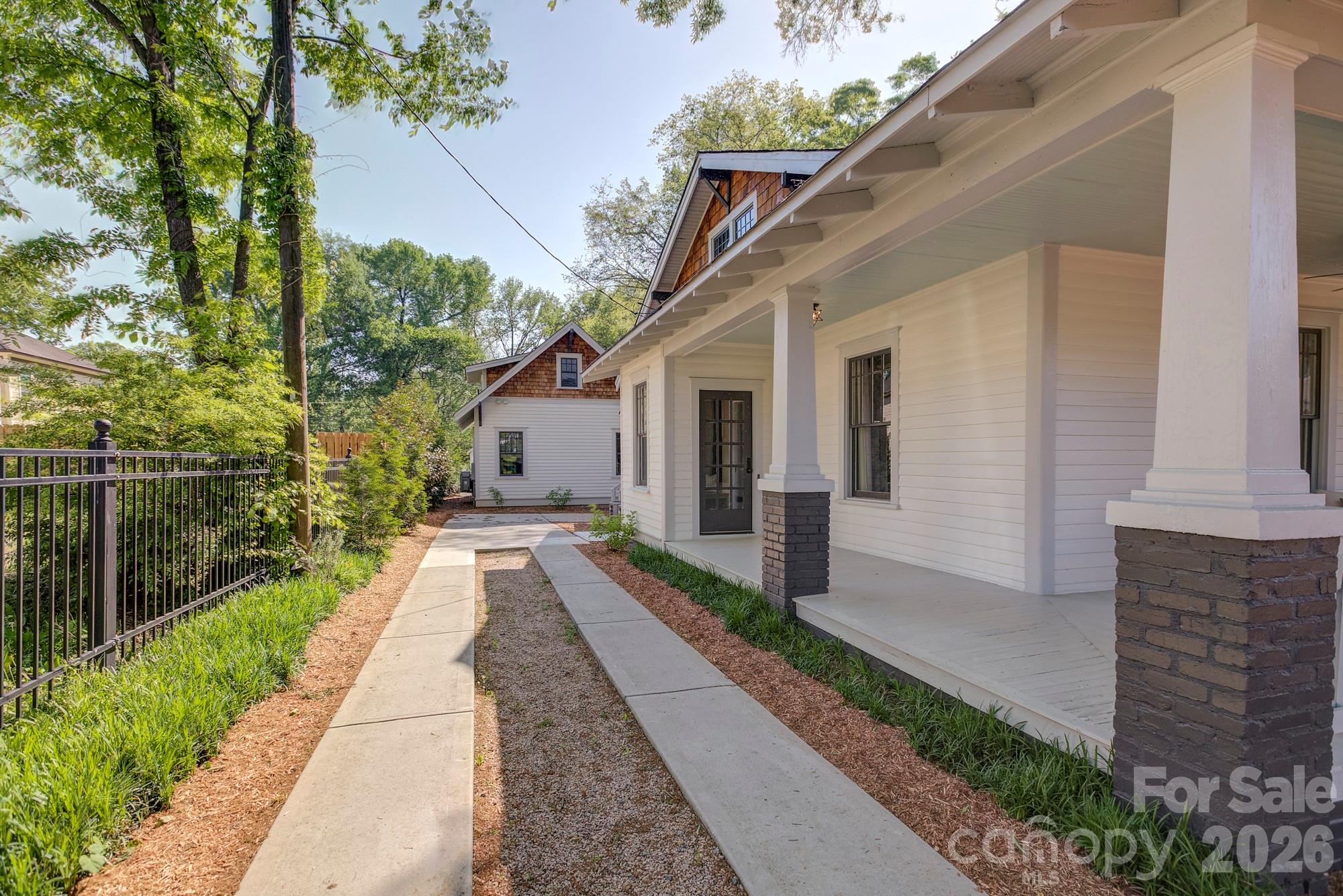 429 West Park Avenue Property Photo 3