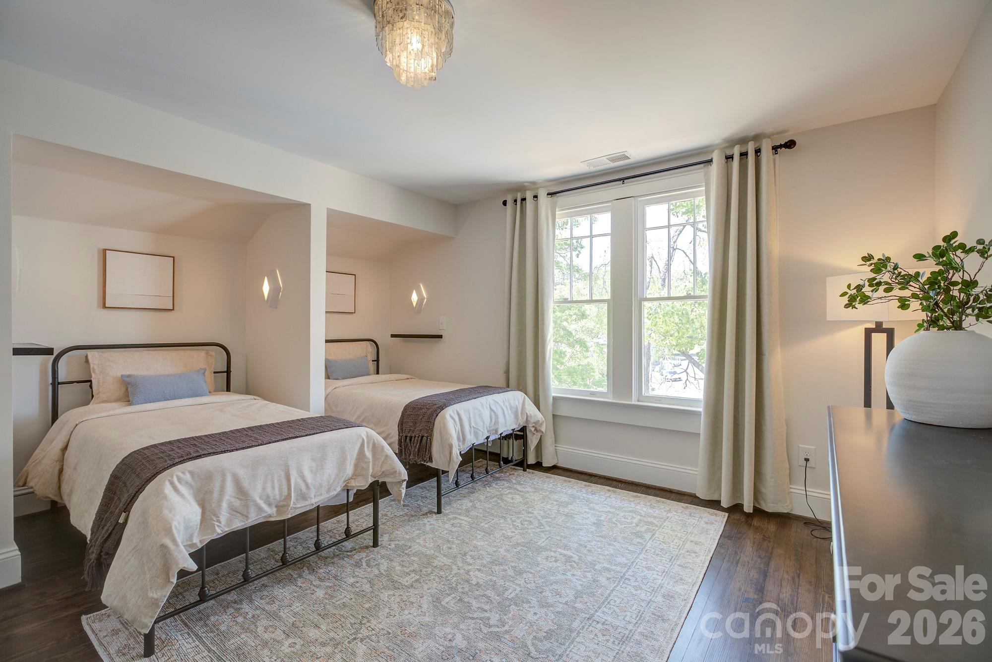 429 West Park Avenue Property Photo 28