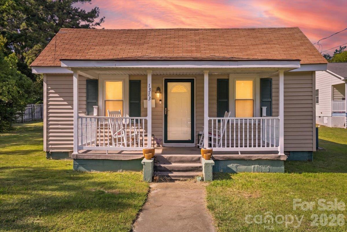 1313 Carolina Avenue Property Photo 1