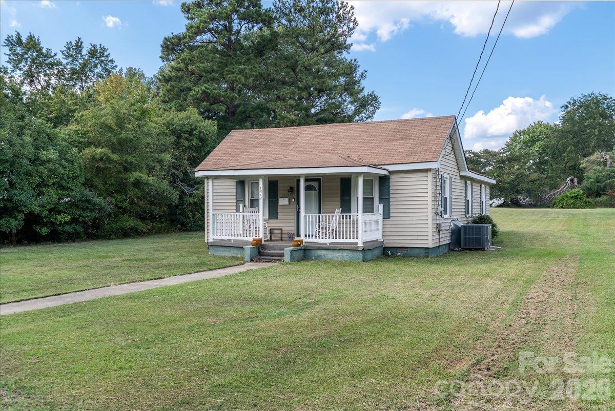 1313 Carolina Avenue Property Photo 3