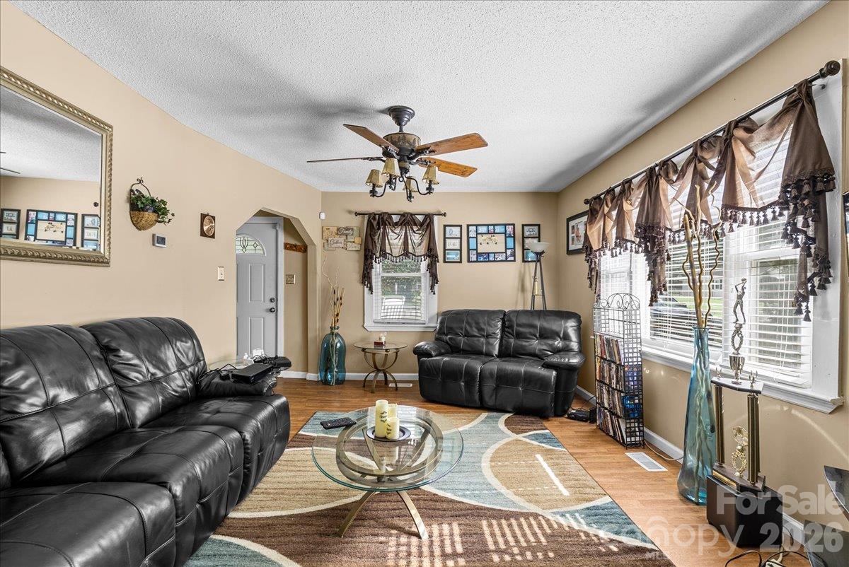 1313 Carolina Avenue Property Photo 10