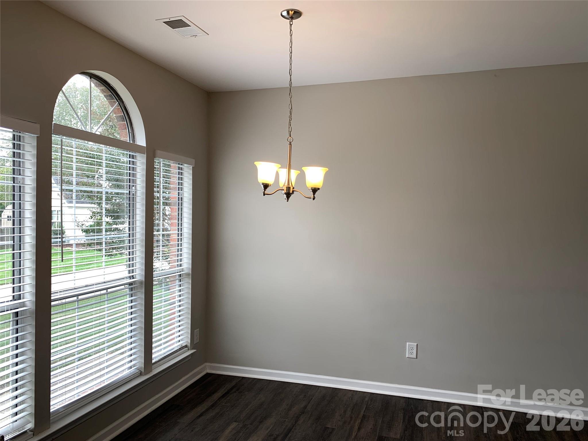 5012 Windcrest Way Property Photo 6