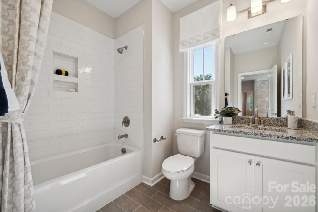 1670 Hubert Graham Way Property Photo 15