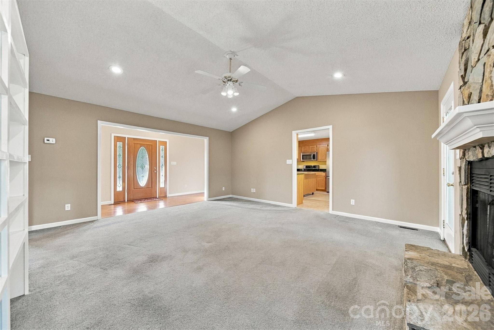1119 Edgefield Lane Property Photo 2
