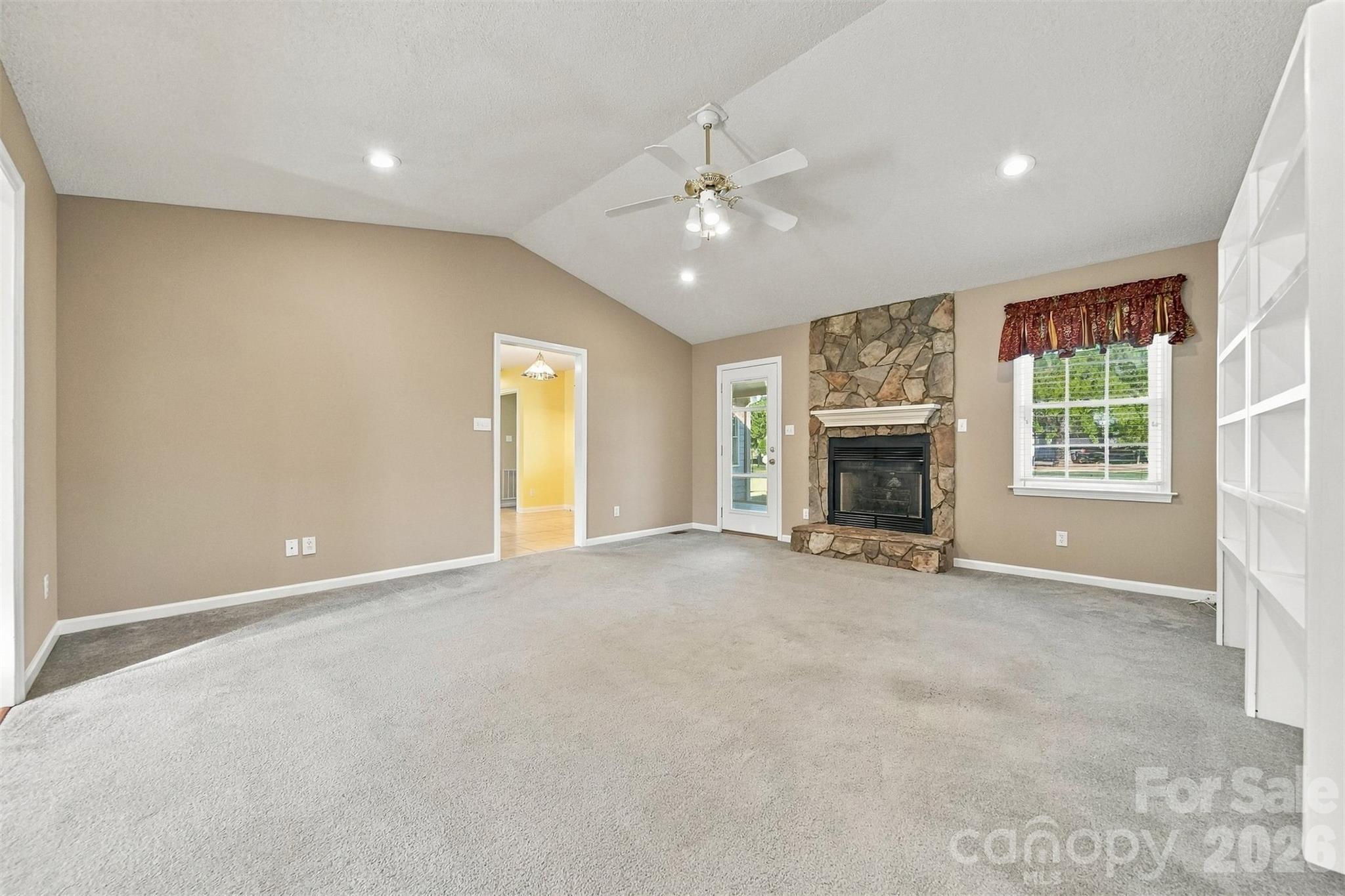 1119 Edgefield Lane Property Photo 3