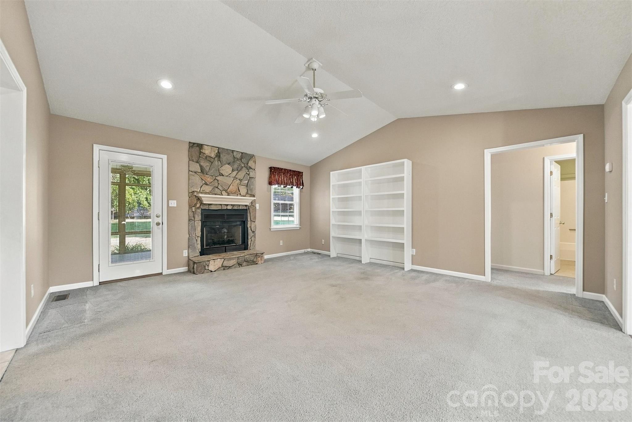 1119 Edgefield Lane Property Photo 4