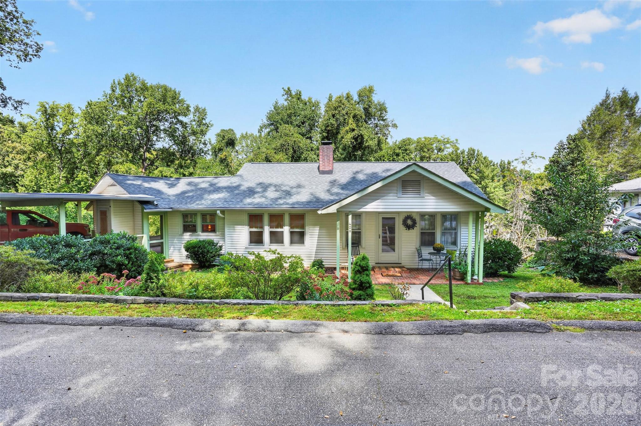 409 Lockhart Road Property Photo 1