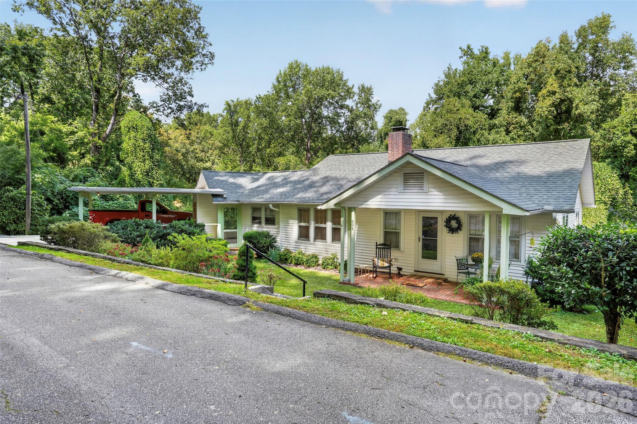 409 Lockhart Road Property Photo 2