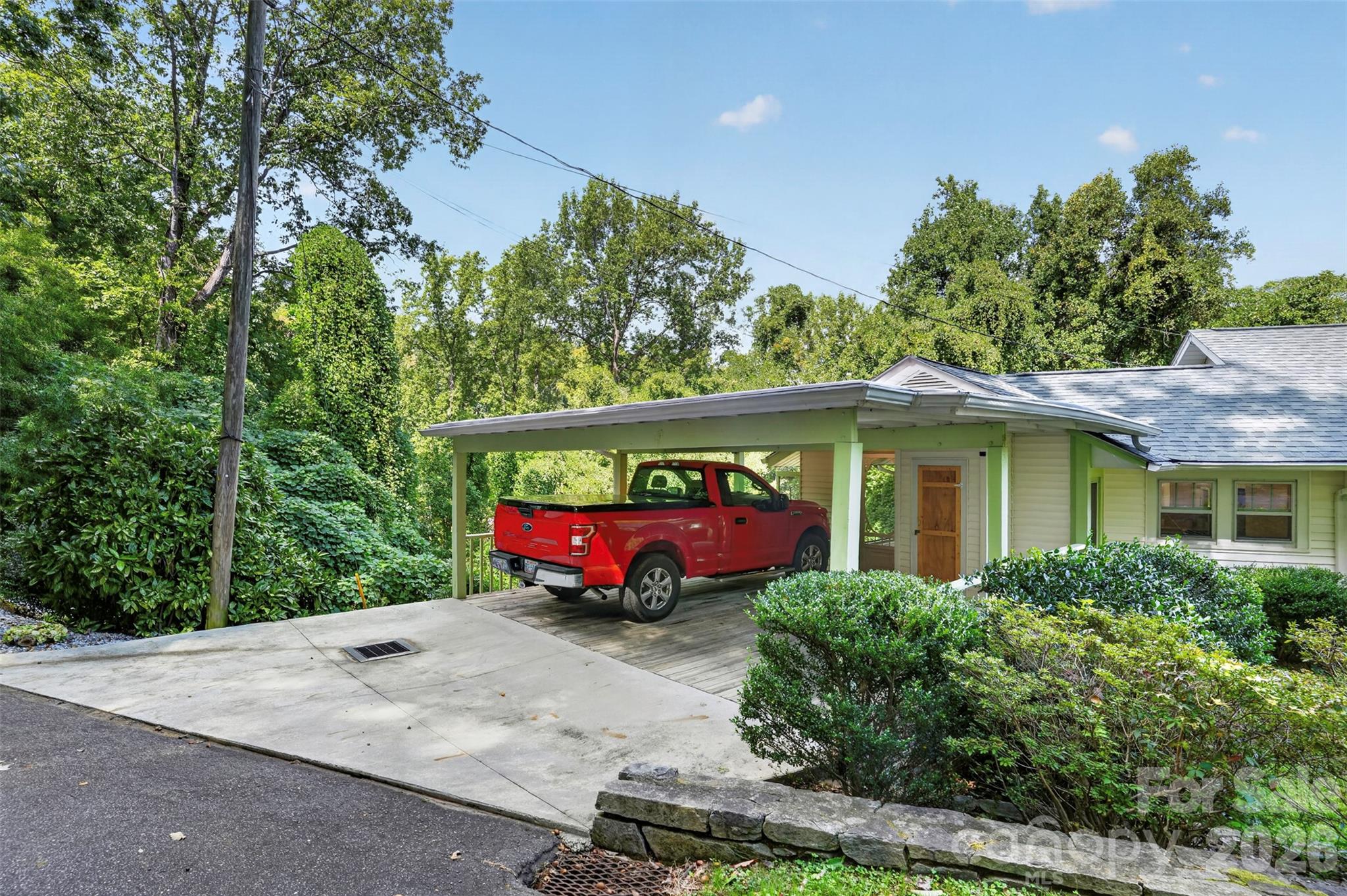 409 Lockhart Road Property Photo 3