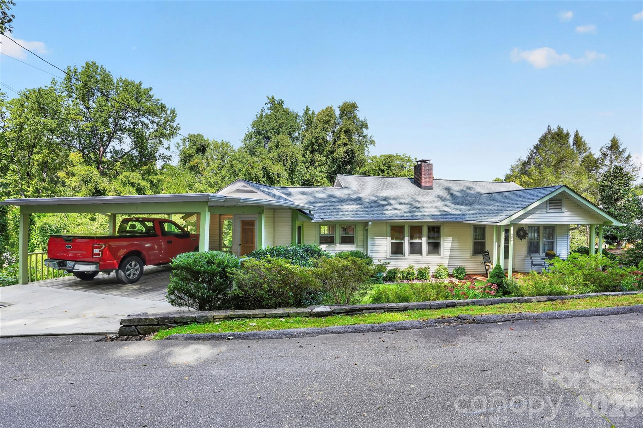409 Lockhart Road Property Photo 4