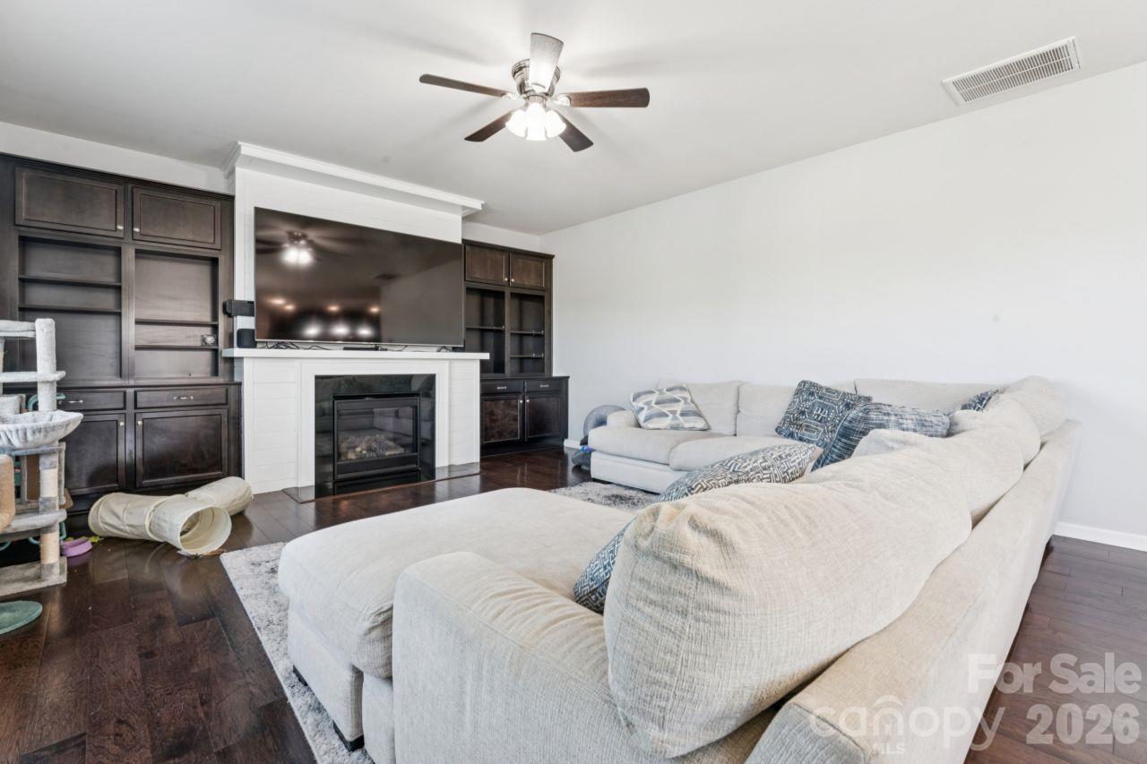3018 Oakmere Road Property Photo 3