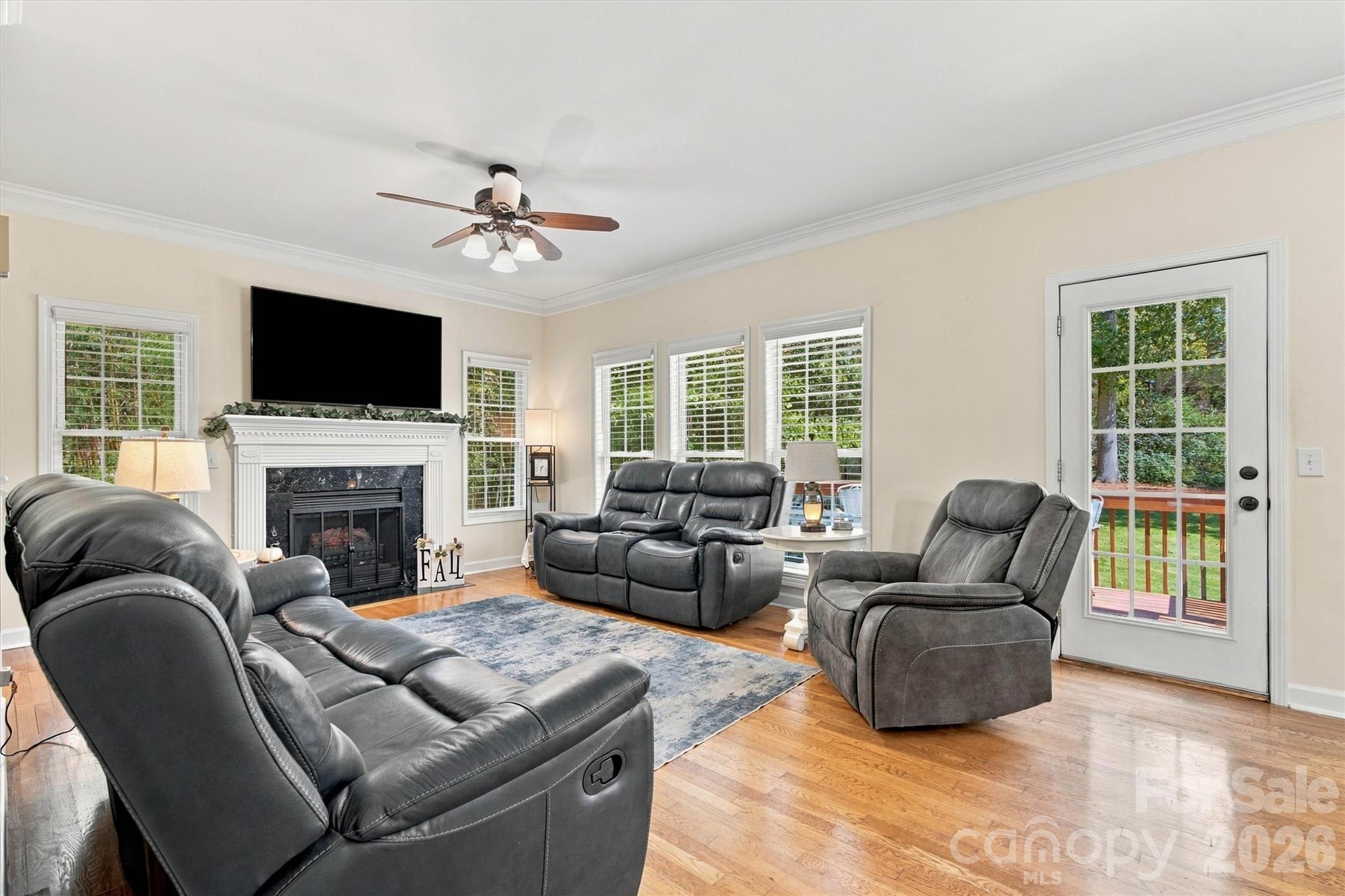 4858 Elmhurst Drive Property Photo 10
