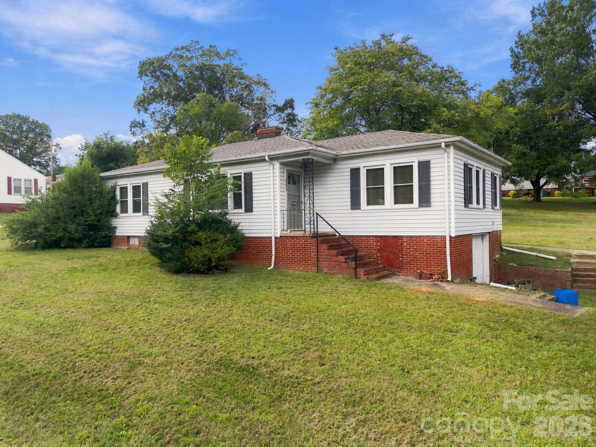 2204 W Main Street Property Photo 1