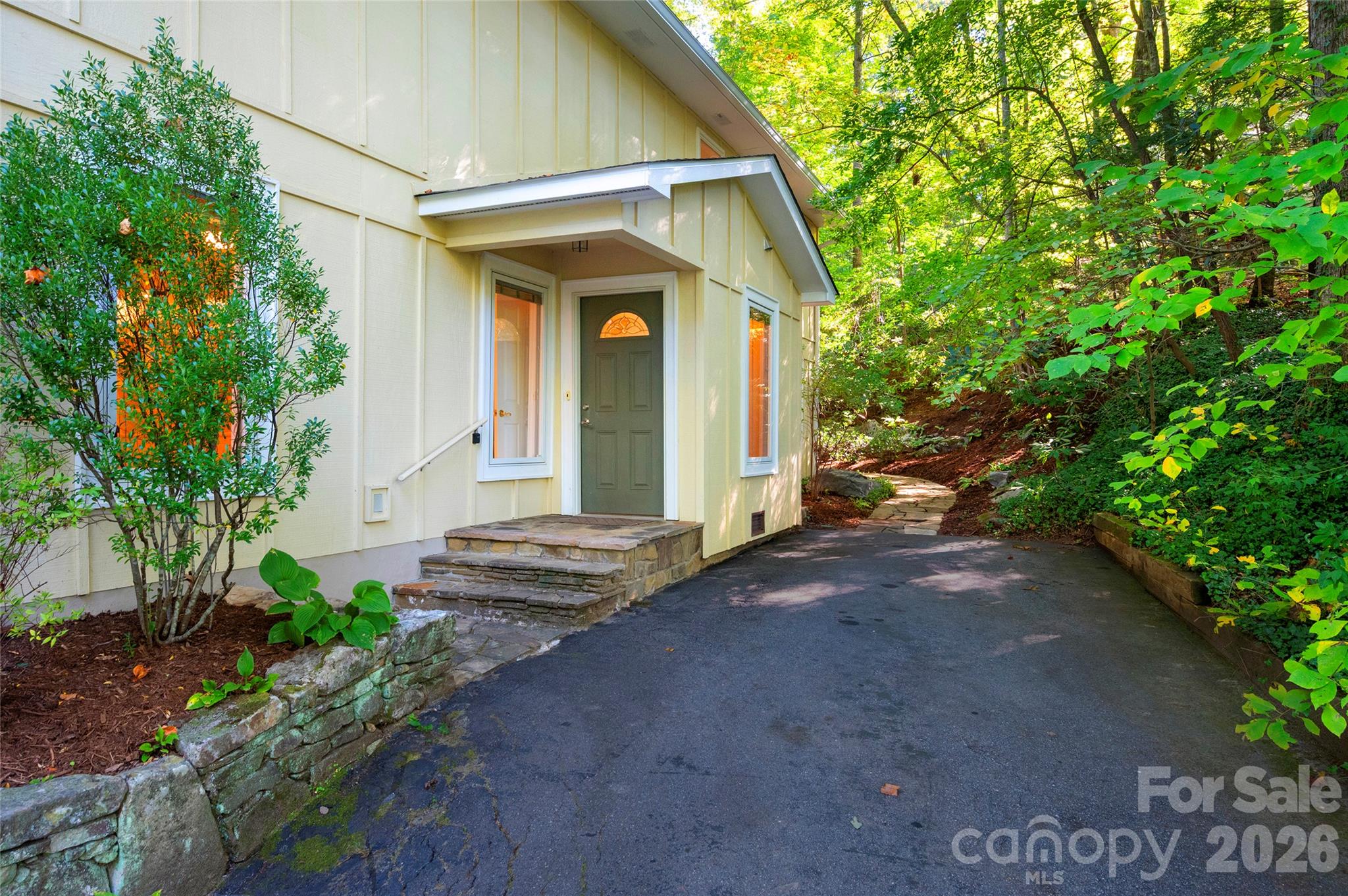 112 Rhododendron Avenue Property Photo 2