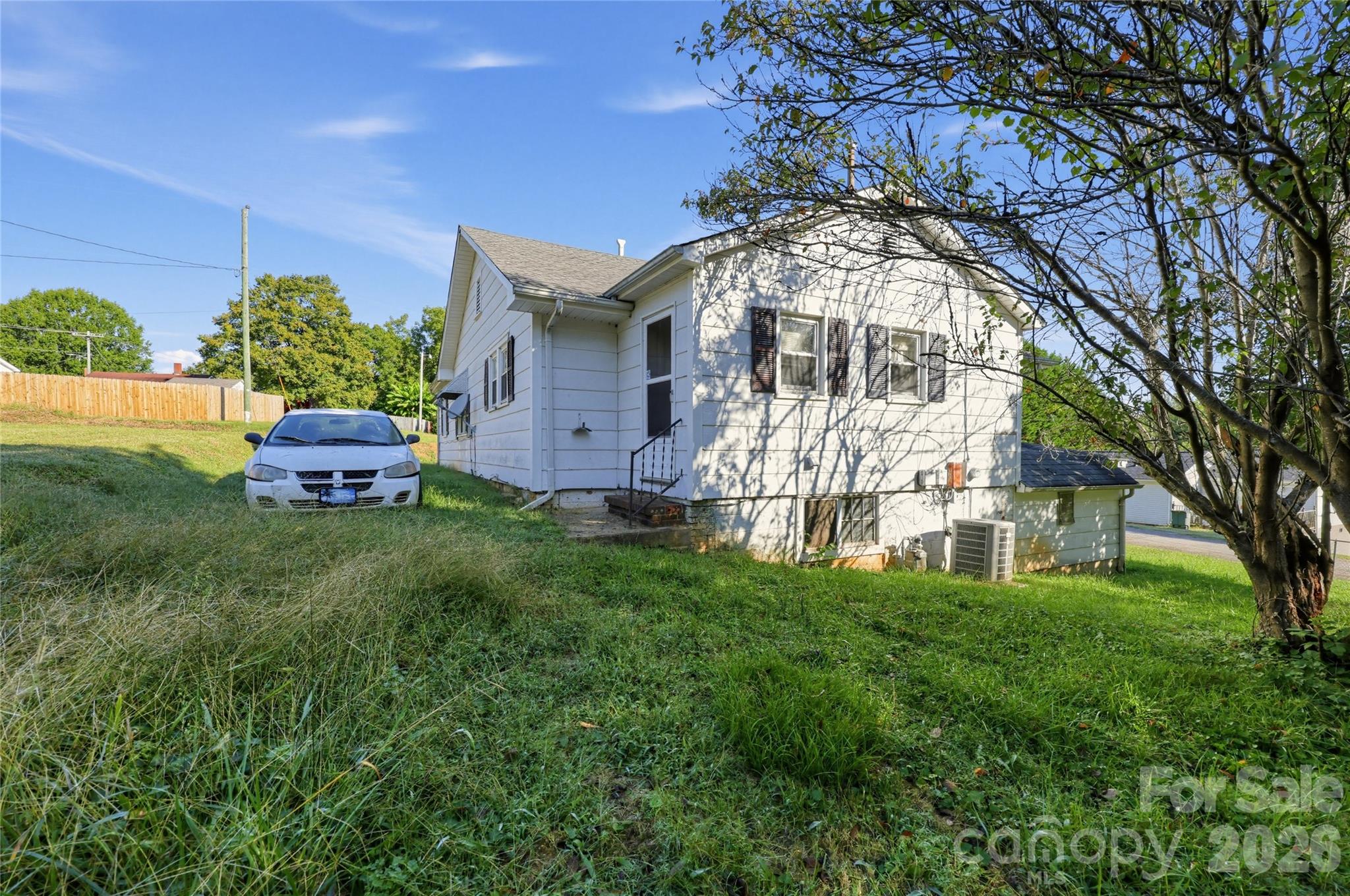519 E 2nd Avenue Property Photo 4