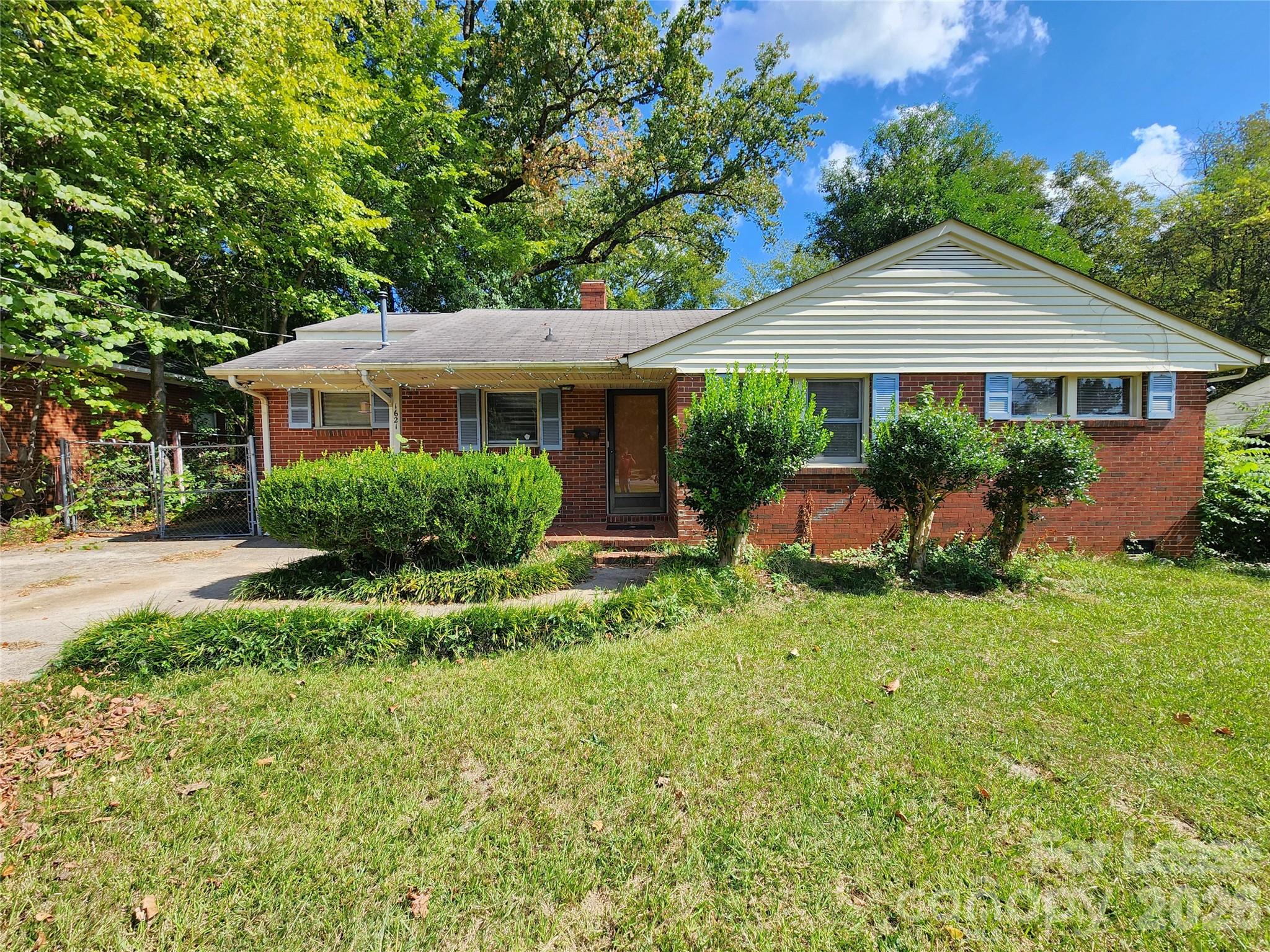 1621 Eastway Drive Property Photo 1