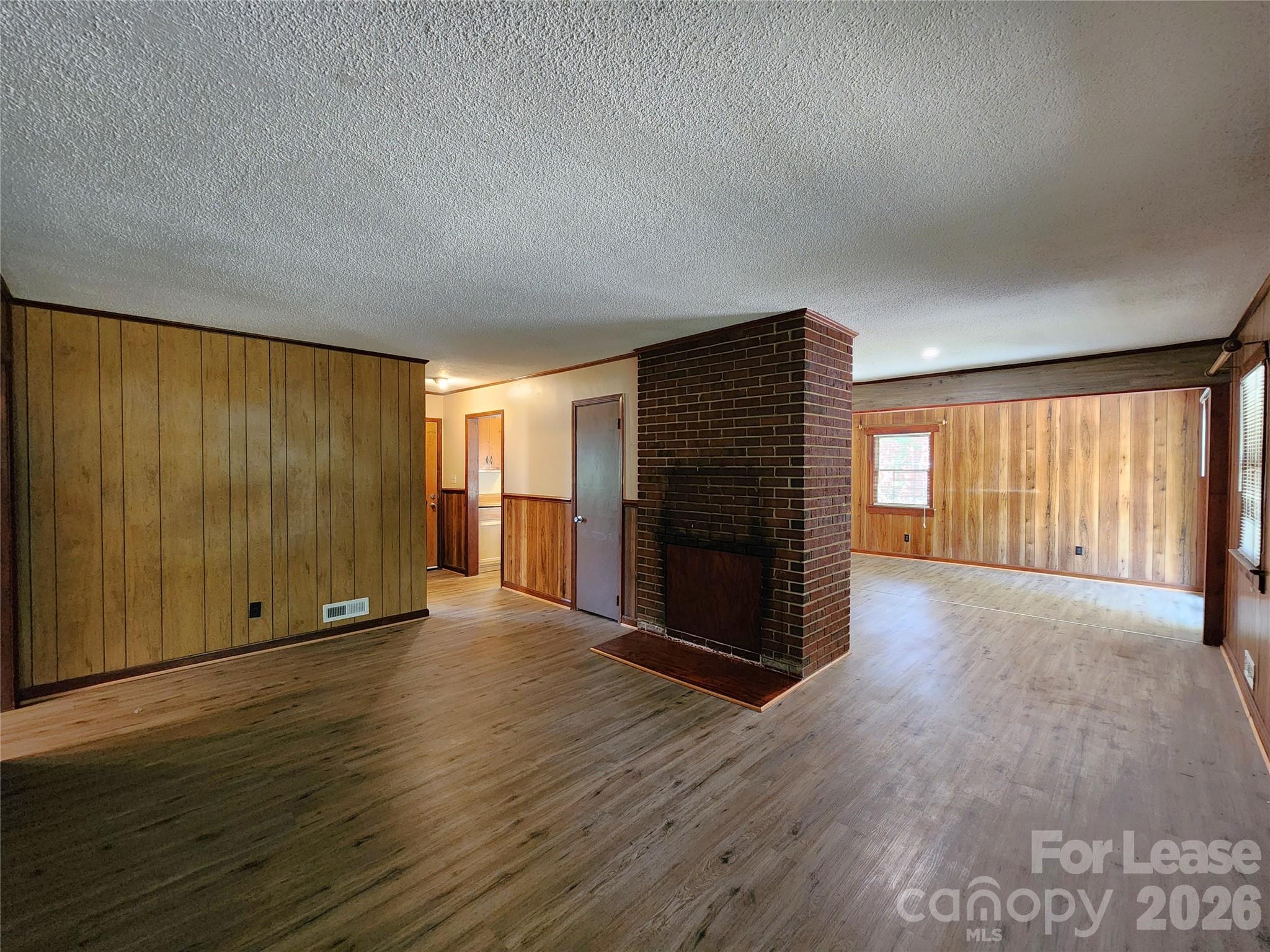 1621 Eastway Drive Property Photo 3