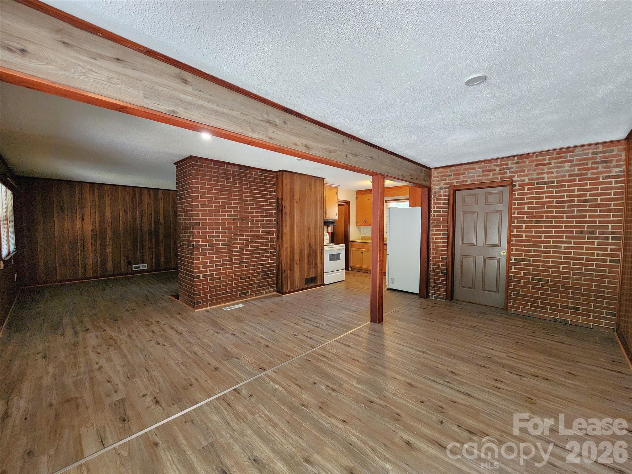 1621 Eastway Drive Property Photo 4