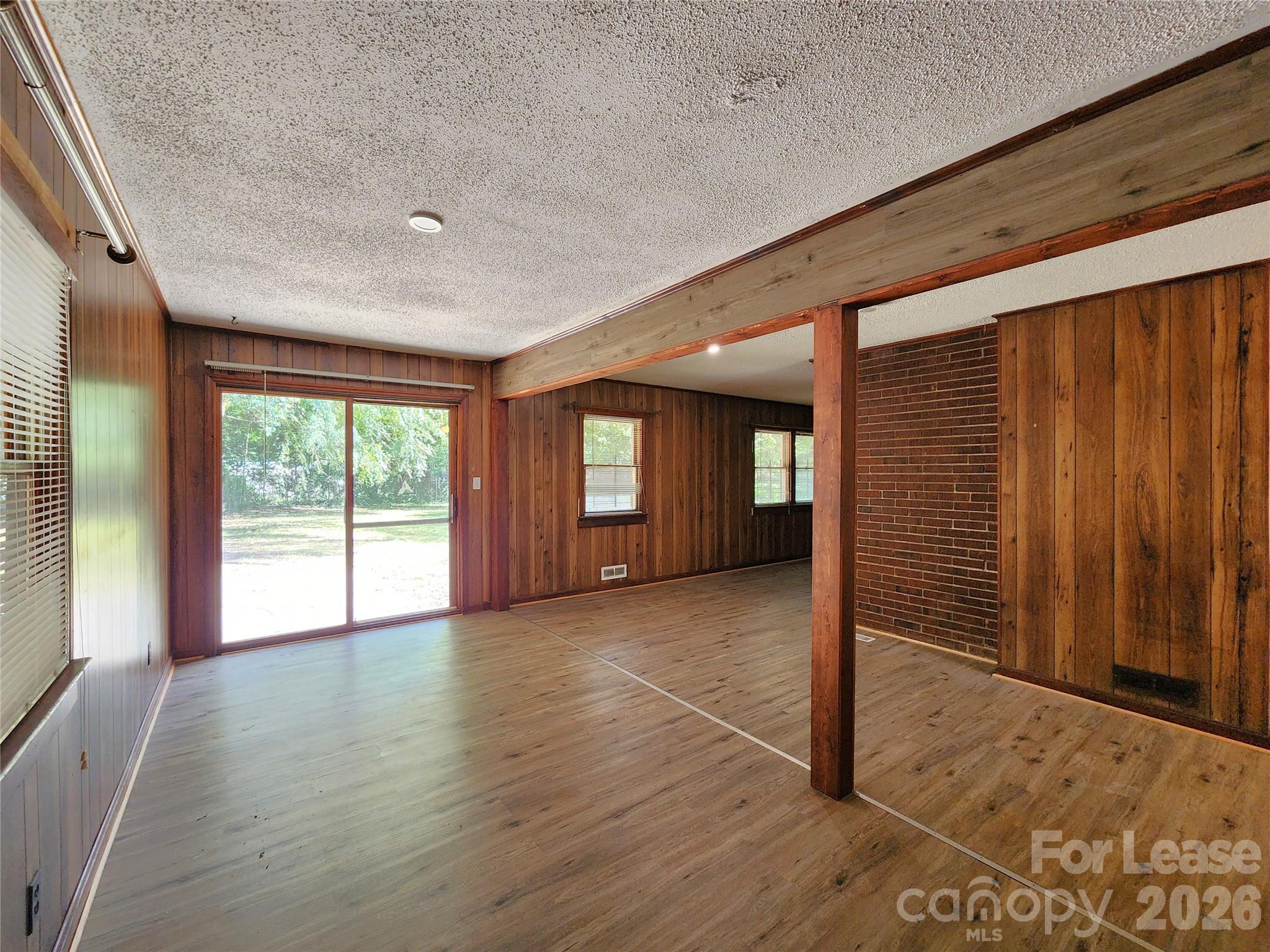 1621 Eastway Drive Property Photo 7
