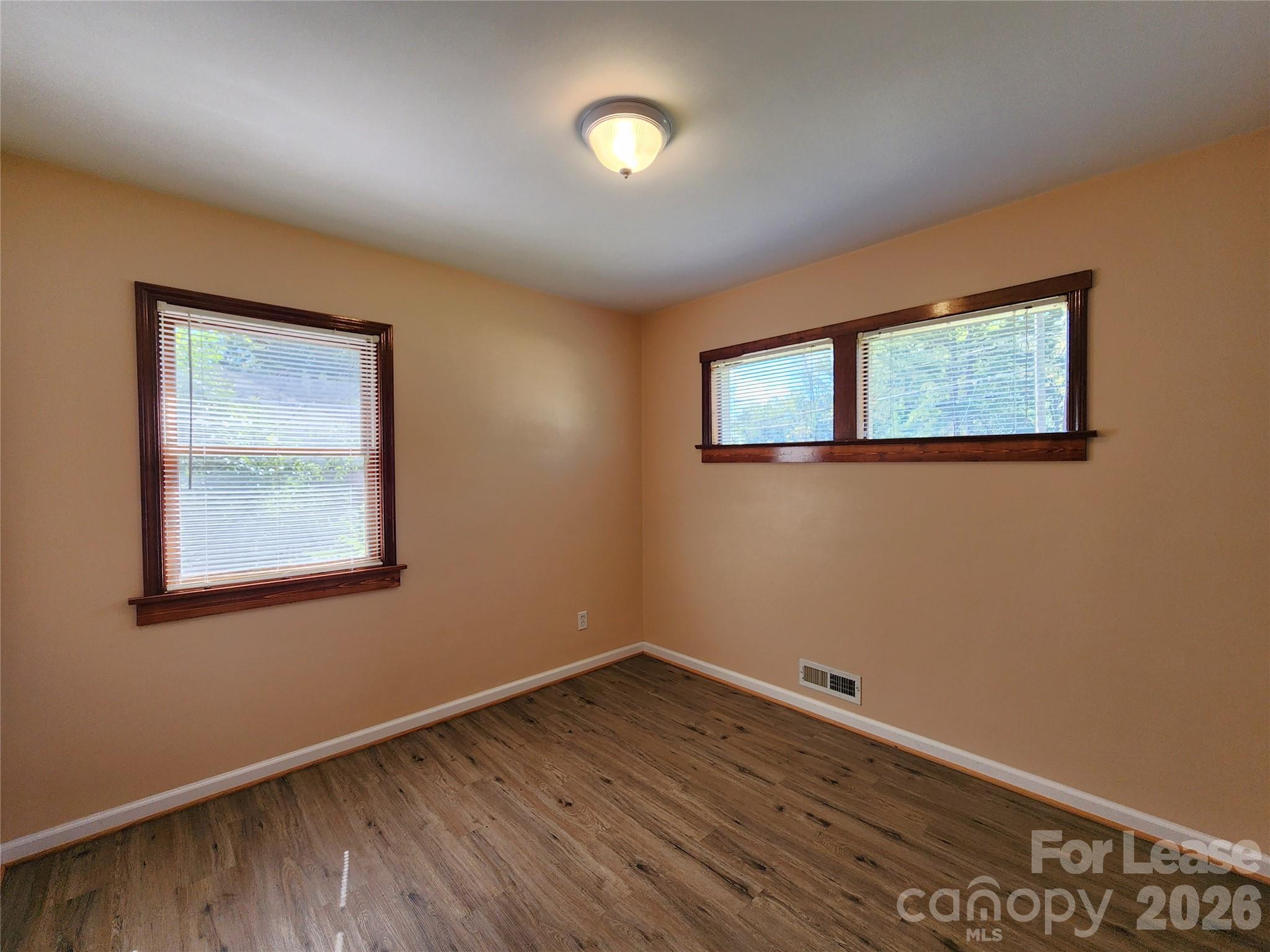1621 Eastway Drive Property Photo 11