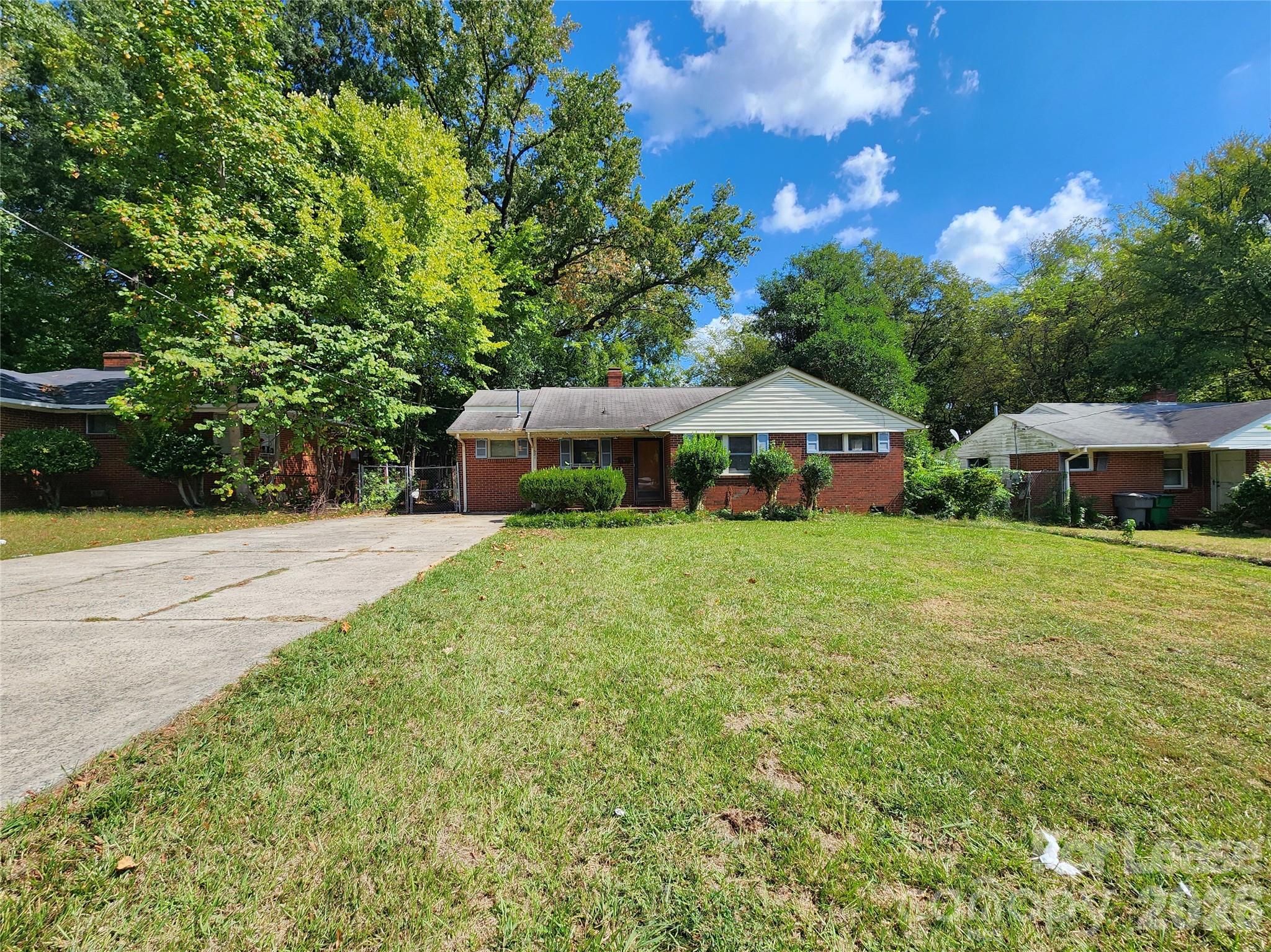 1621 Eastway Drive Property Photo 23