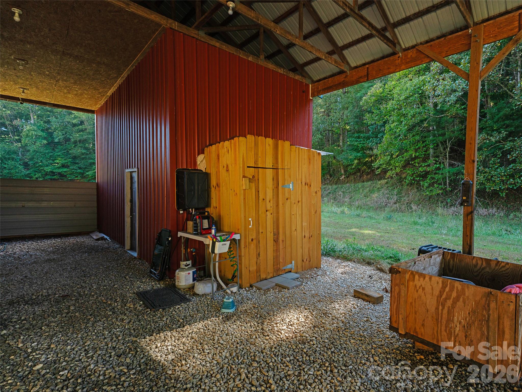 210 Fog Hollow Drive Property Photo 12