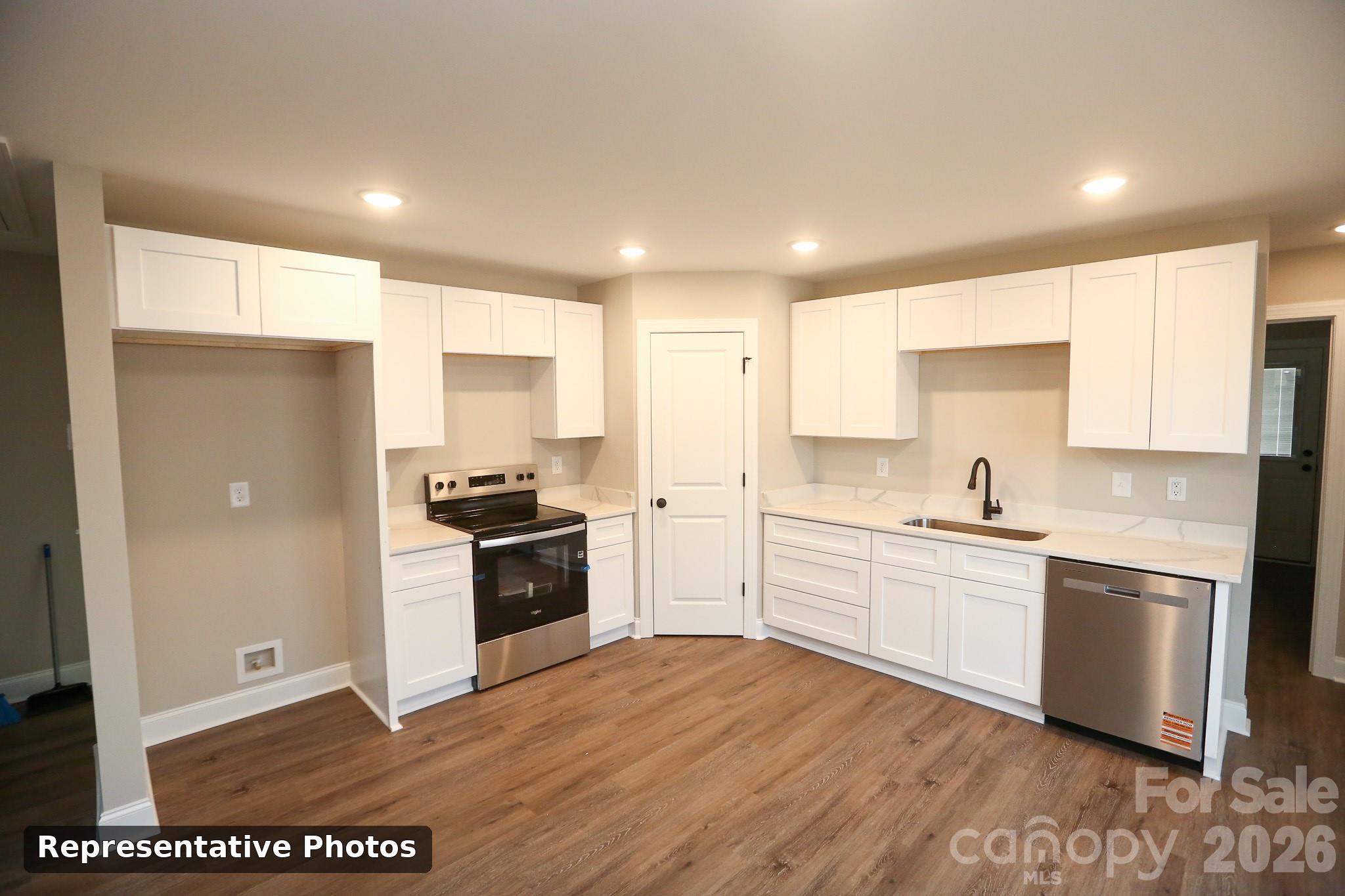 2693 Brady Avenue Property Photo 4