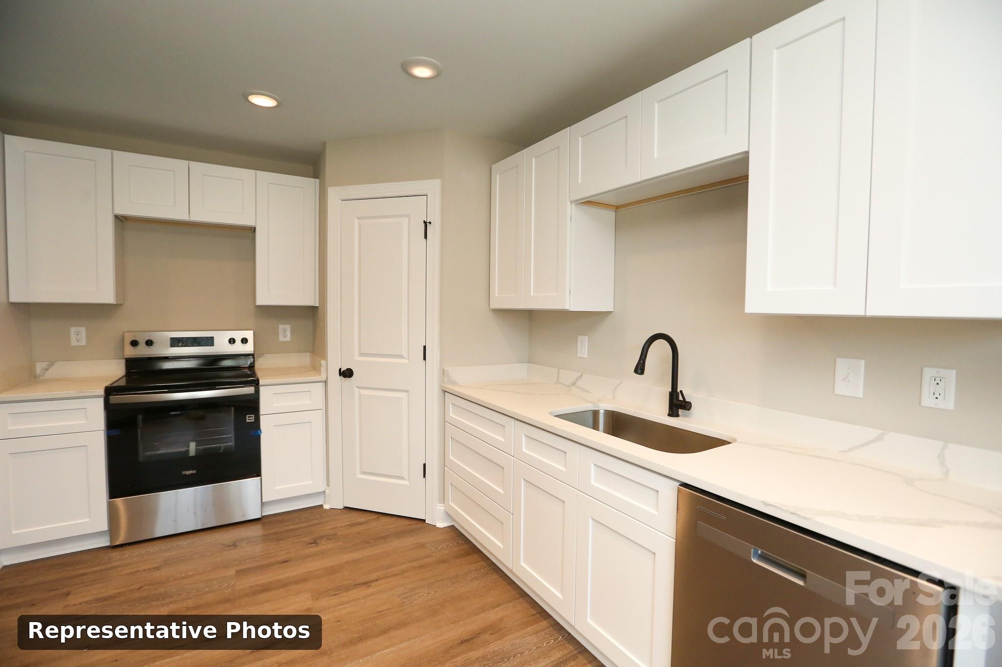 2693 Brady Avenue Property Photo 6