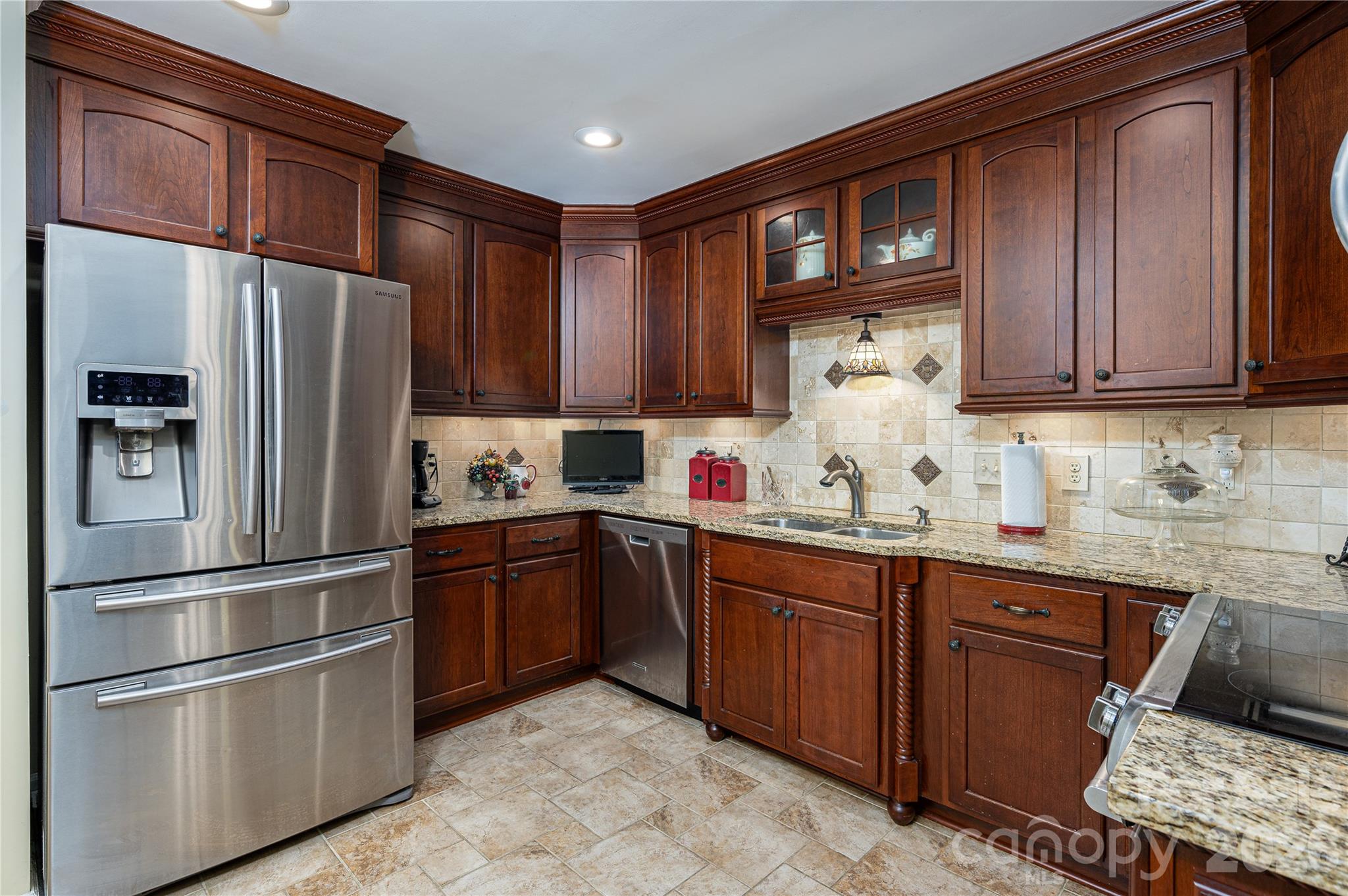 645 Deerfield Drive Property Photo 12