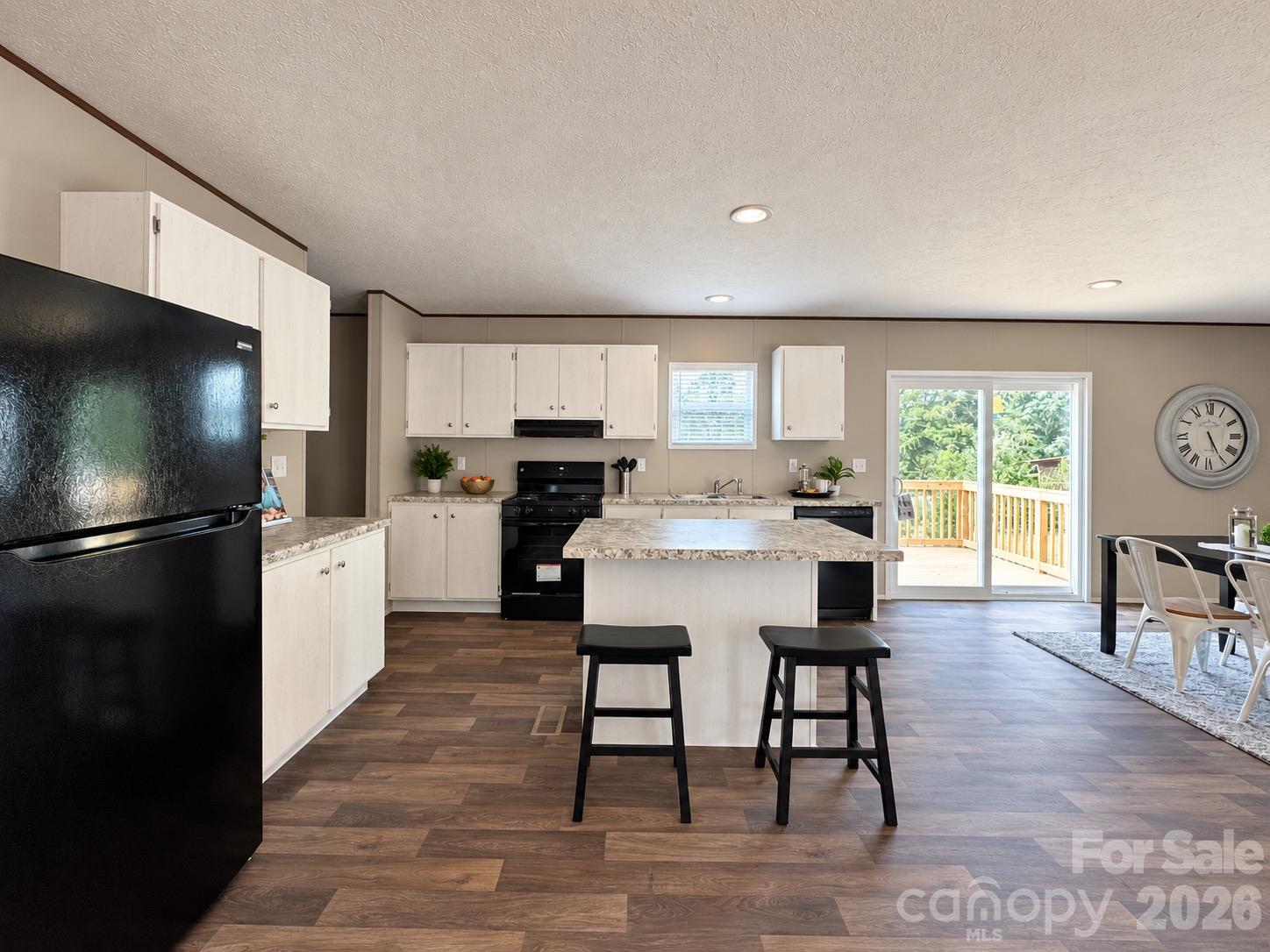 257 Wayland Drive Property Photo 4