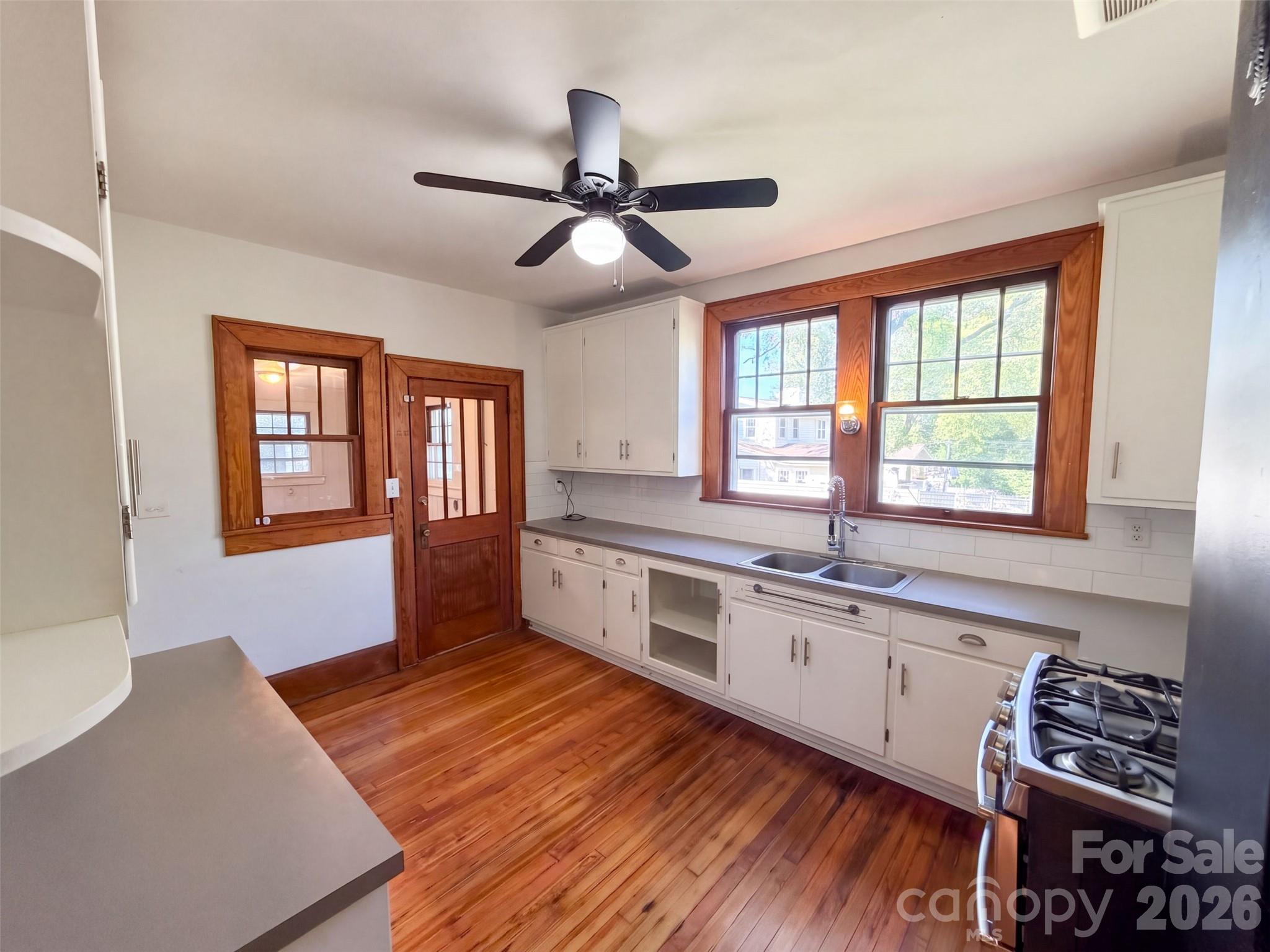 1016 Scales Street Property Photo 2