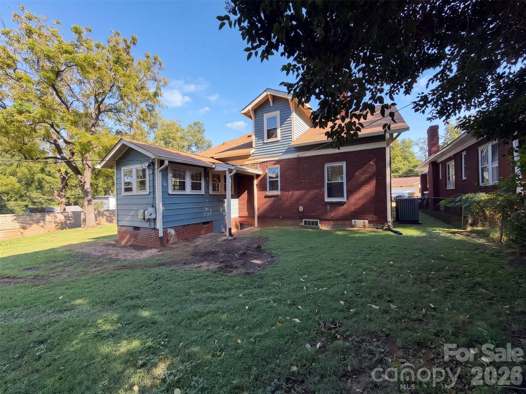 1016 Scales Street Property Photo 5