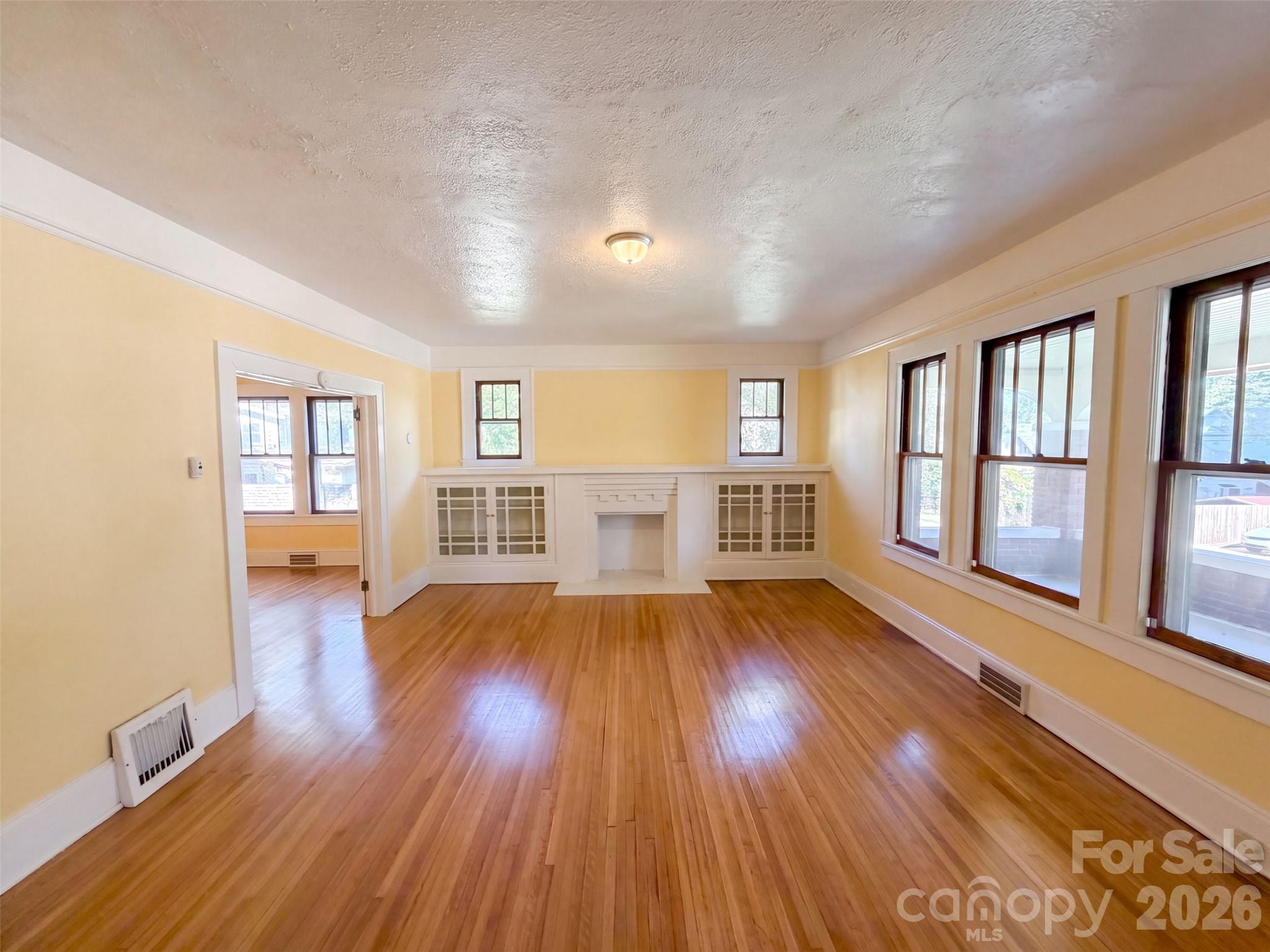 1016 Scales Street Property Photo 6