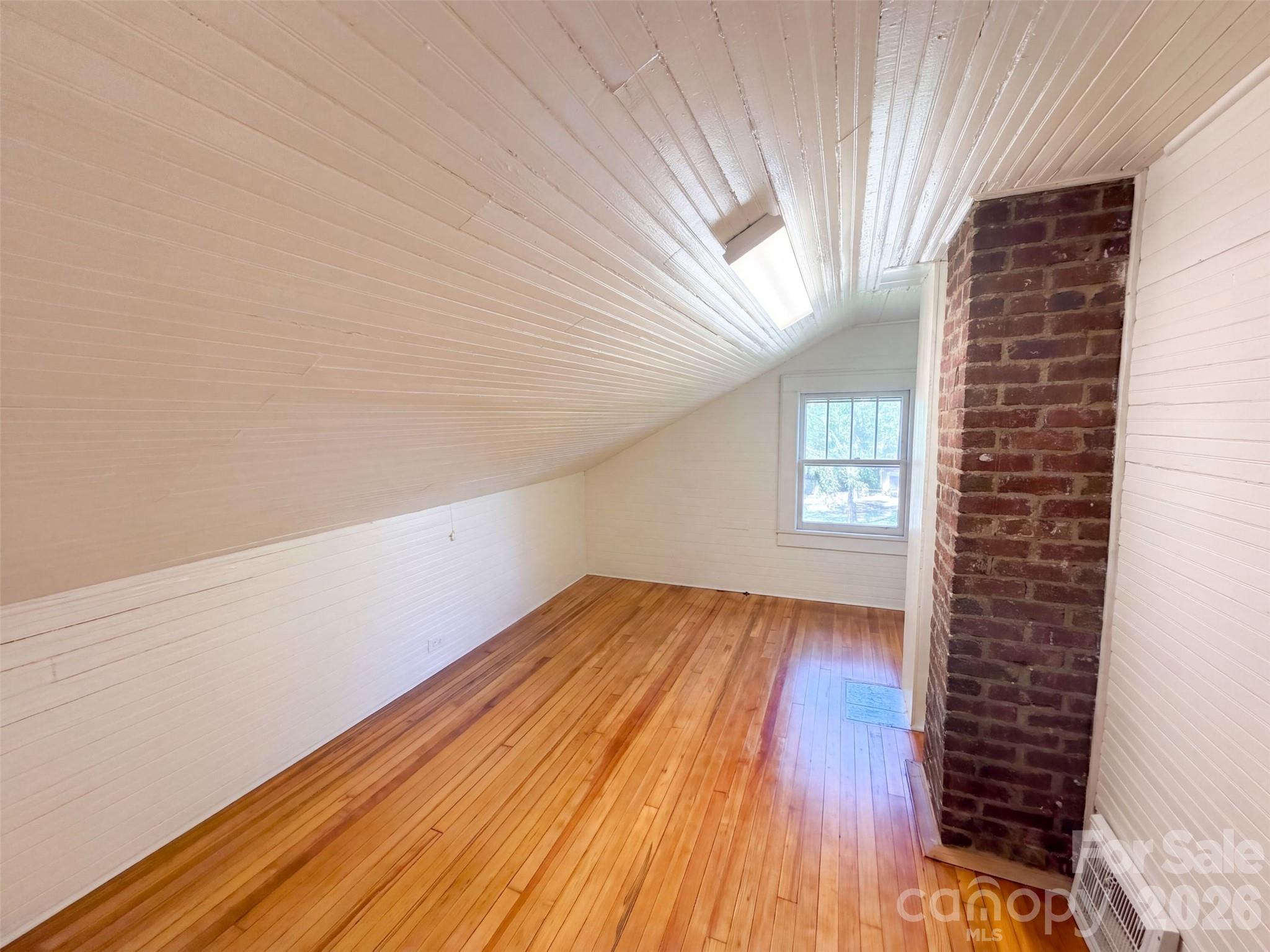 1016 Scales Street Property Photo 13