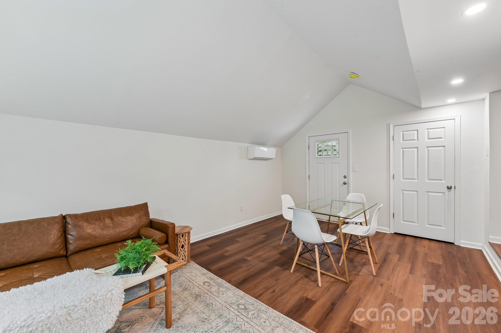 213 Kings Mountain Street B Property Photo 6