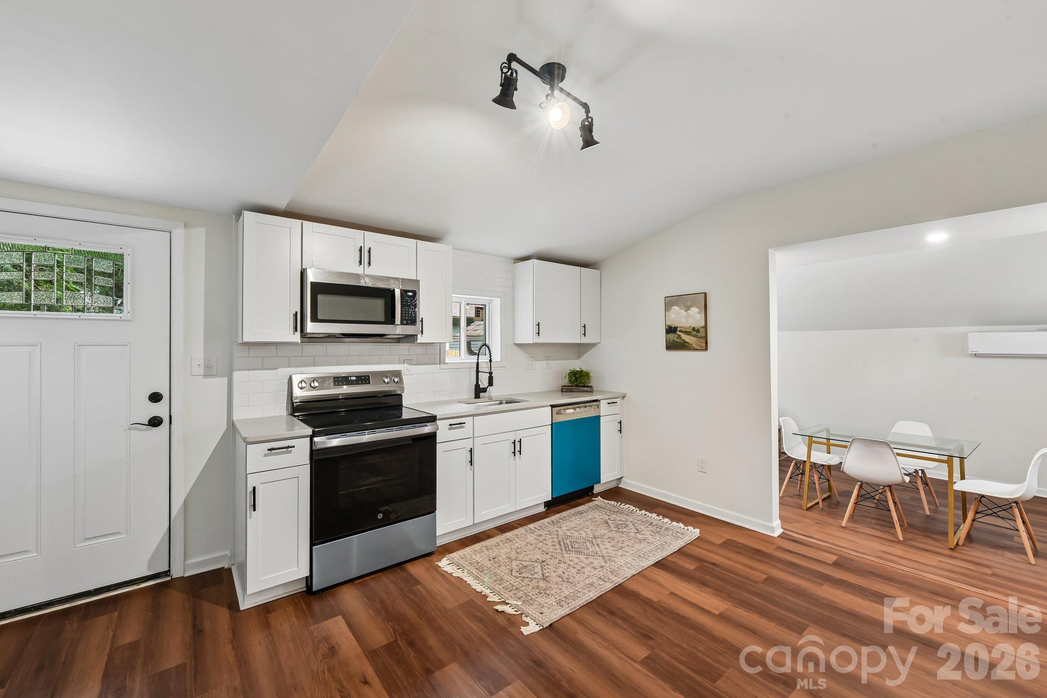 213 Kings Mountain Street B Property Photo 11
