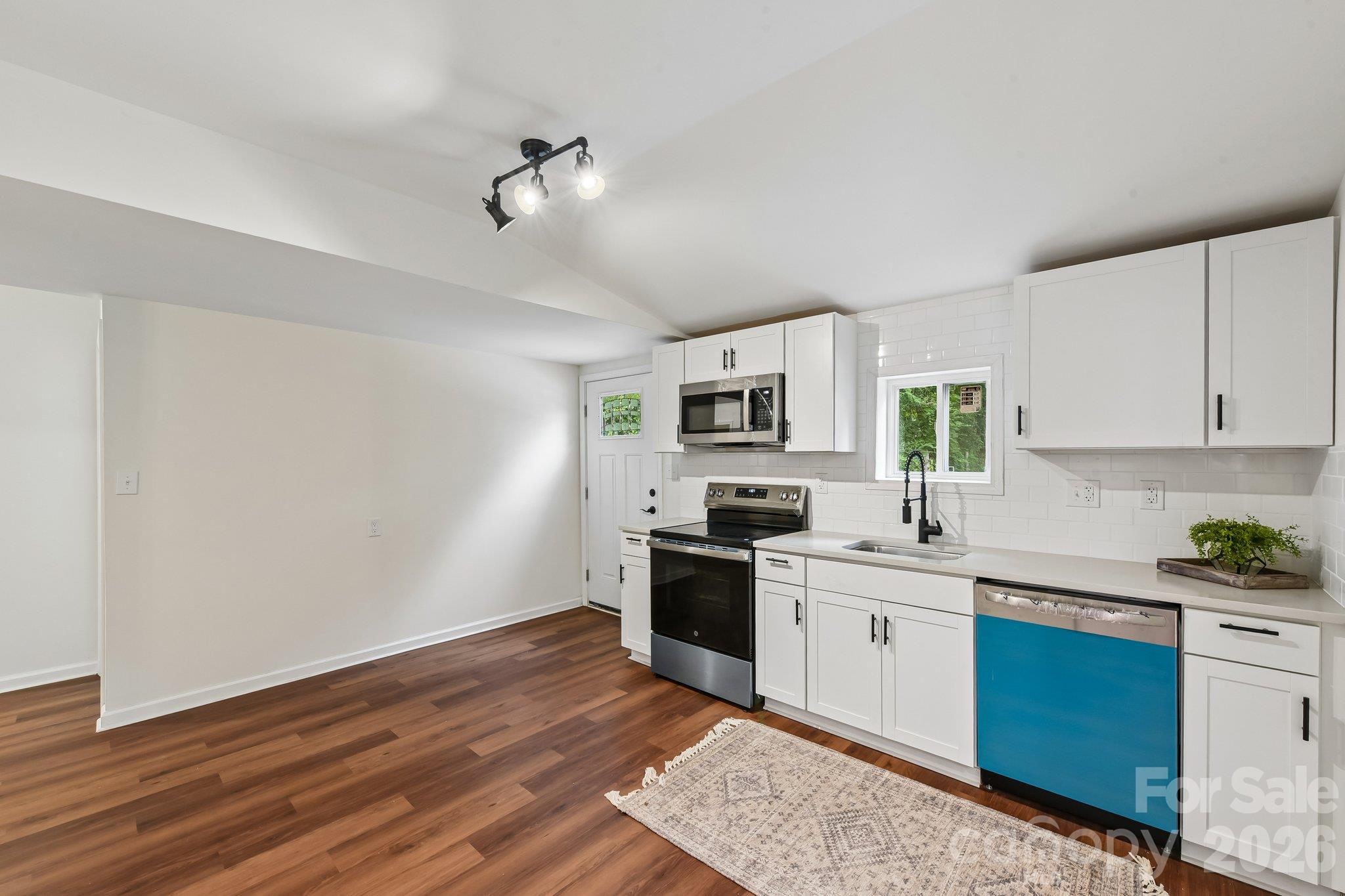 213 Kings Mountain Street B Property Photo 12