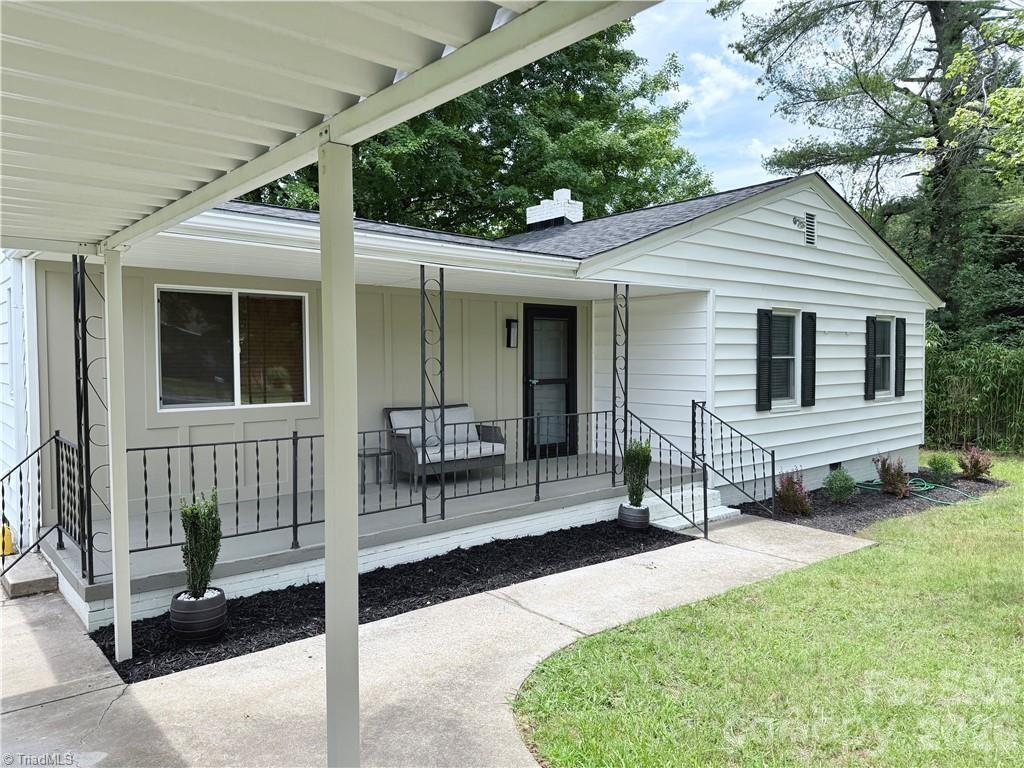 323 Western Boulevard Property Photo 3
