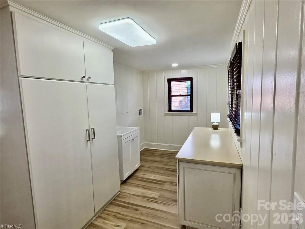 323 Western Boulevard Property Photo 9