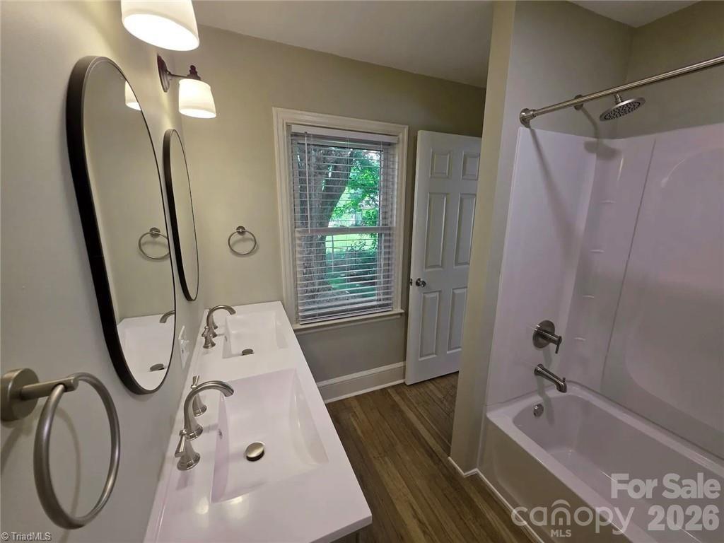 323 Western Boulevard Property Photo 16