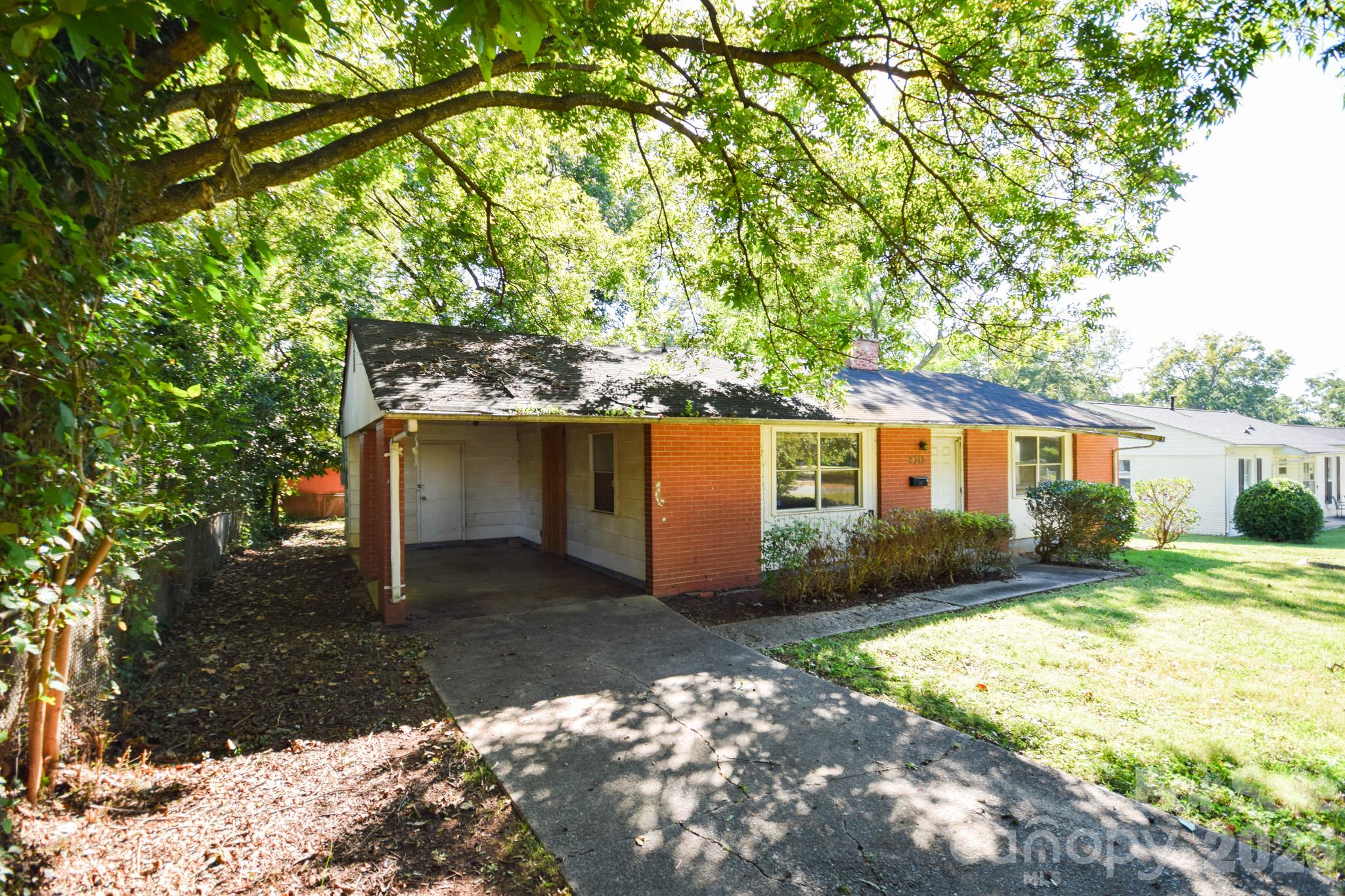 2715 Southwest Boulevard Property Photo 2