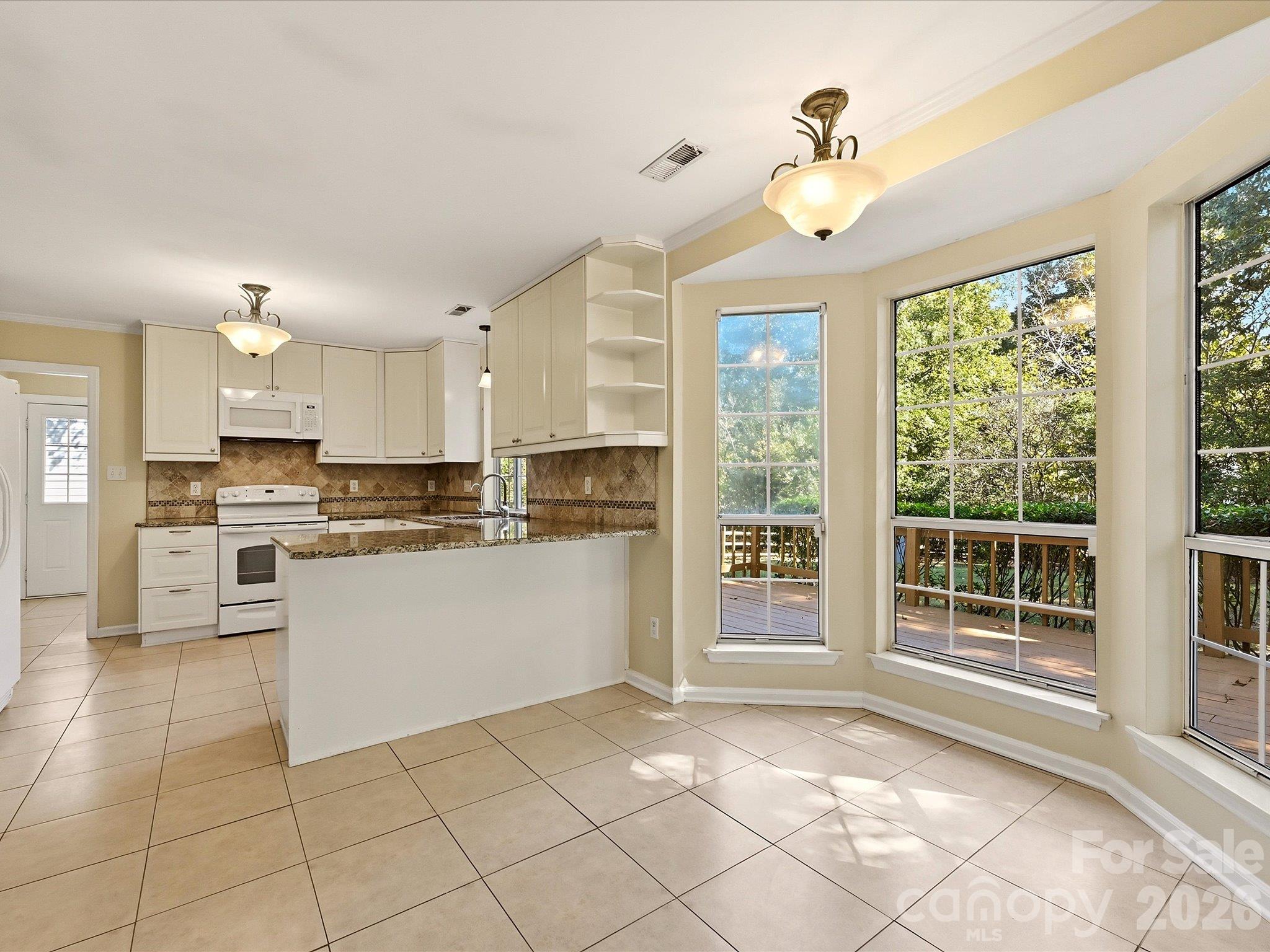 8614 Golf Ridge Drive Property Photo 6