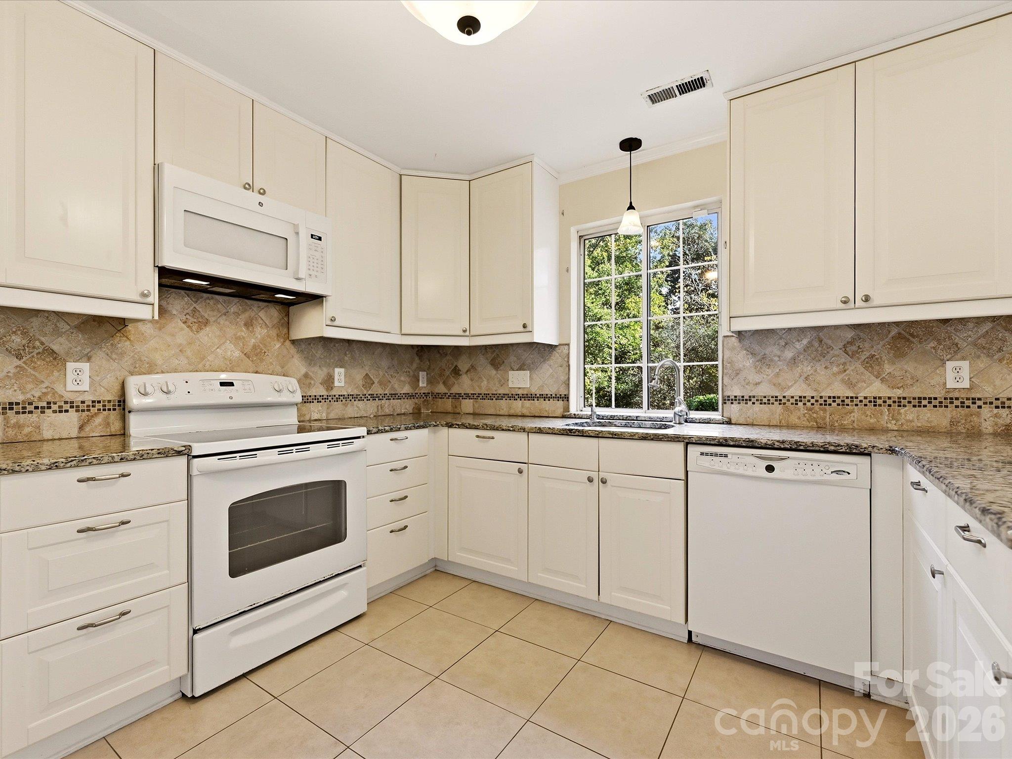 8614 Golf Ridge Drive Property Photo 9