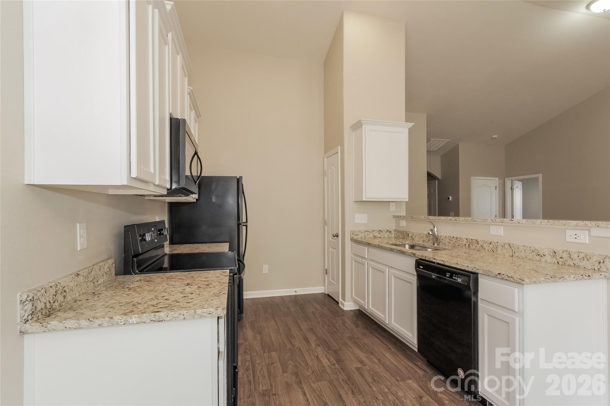 960 Joselynn Drive Property Photo 4