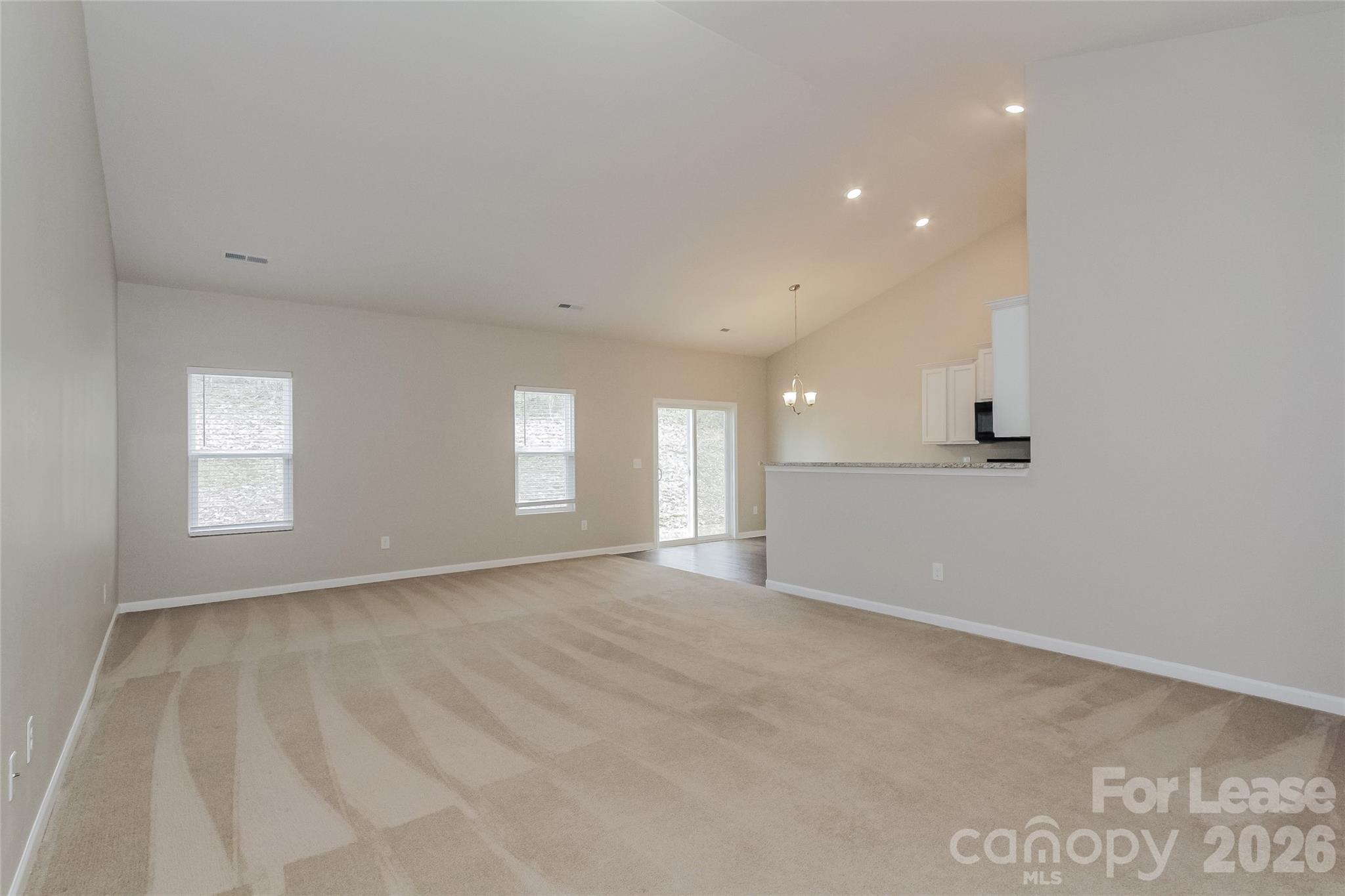 960 Joselynn Drive Property Photo 6
