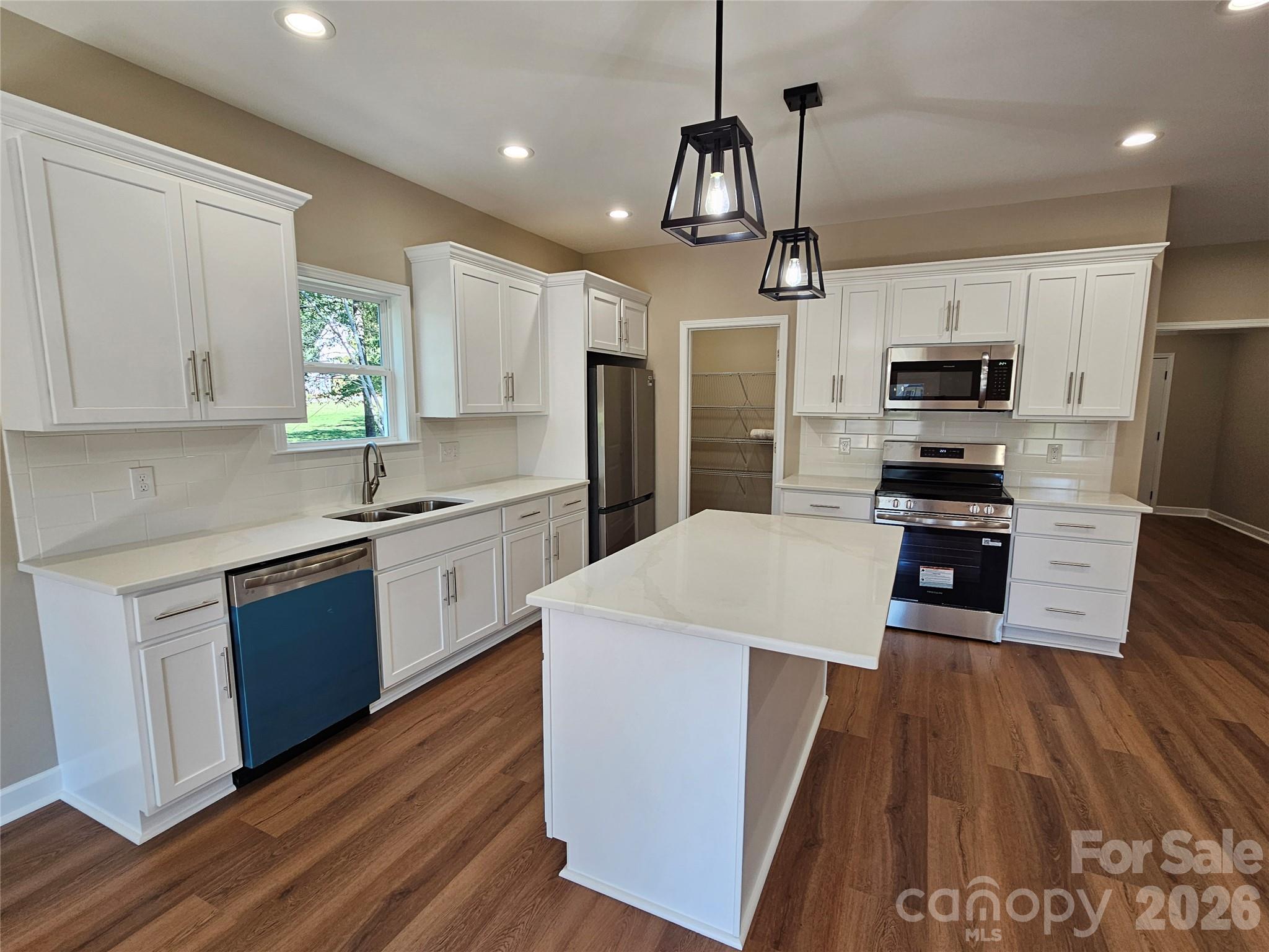 3670 Travertine Drive Property Photo 8